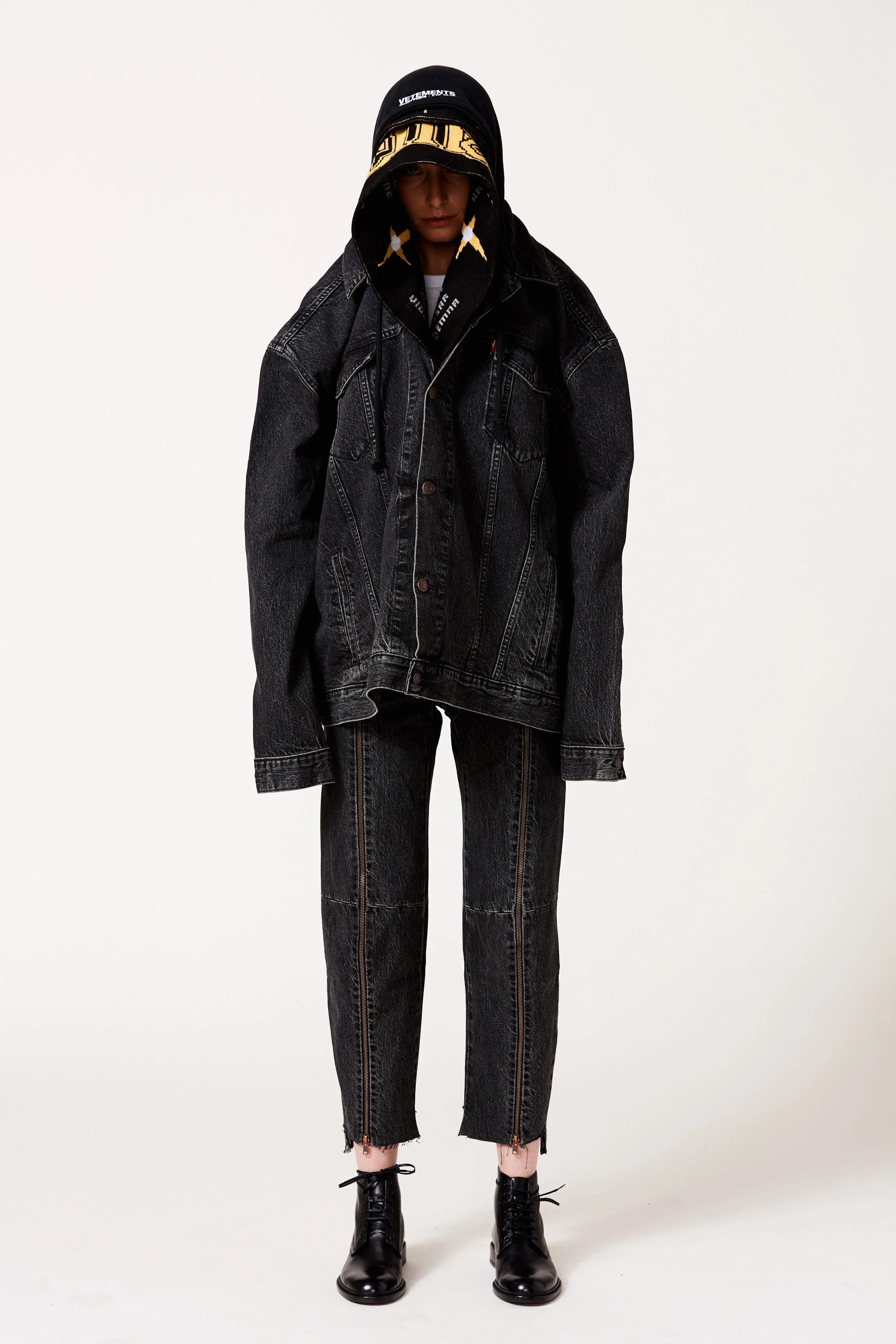17_H1_VETEMENTS_W4_FRONT_30613.jpg