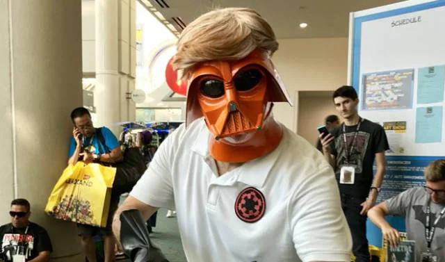 And no, that wasn't Mark Hammill dressed as an orange Darth Vader, that's fake news, but that's why we love this con. 