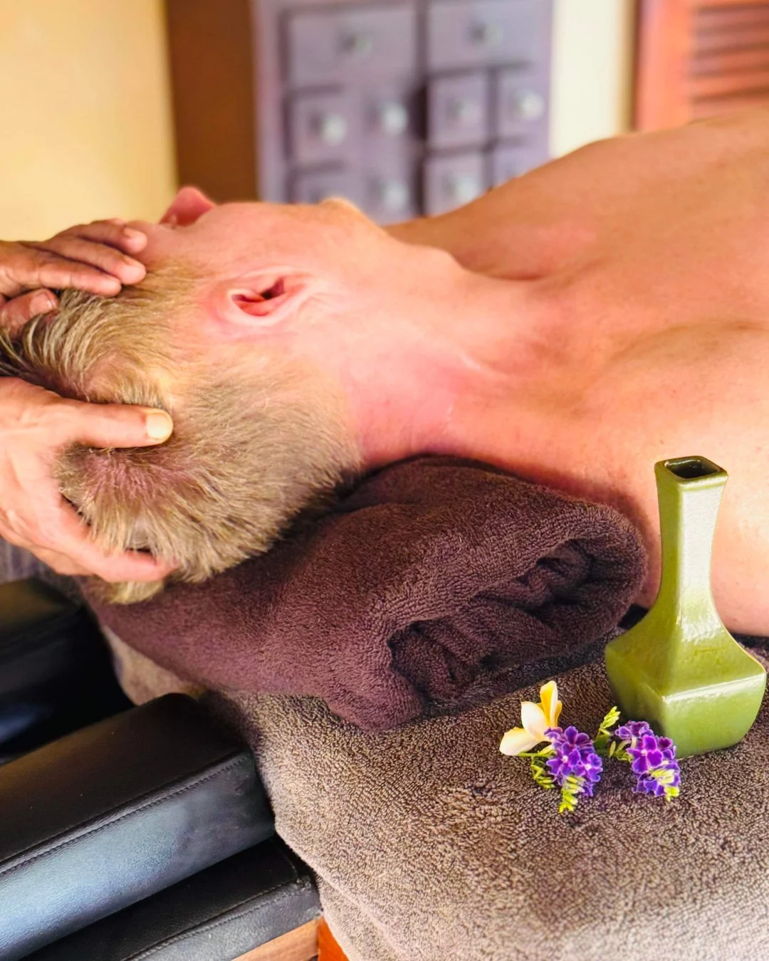 Genopdag dig selv p&aring; et ayurvedisk retreat i Sri Lankas hjerte 🌴P&aring; vores ayurvediske retreat inviteres du til at opleve Ayurveda, en af verdens &aelig;ldste helhedsl&aelig;re om sundhed, som har hjulpet mennesker til at leve i harmoni me