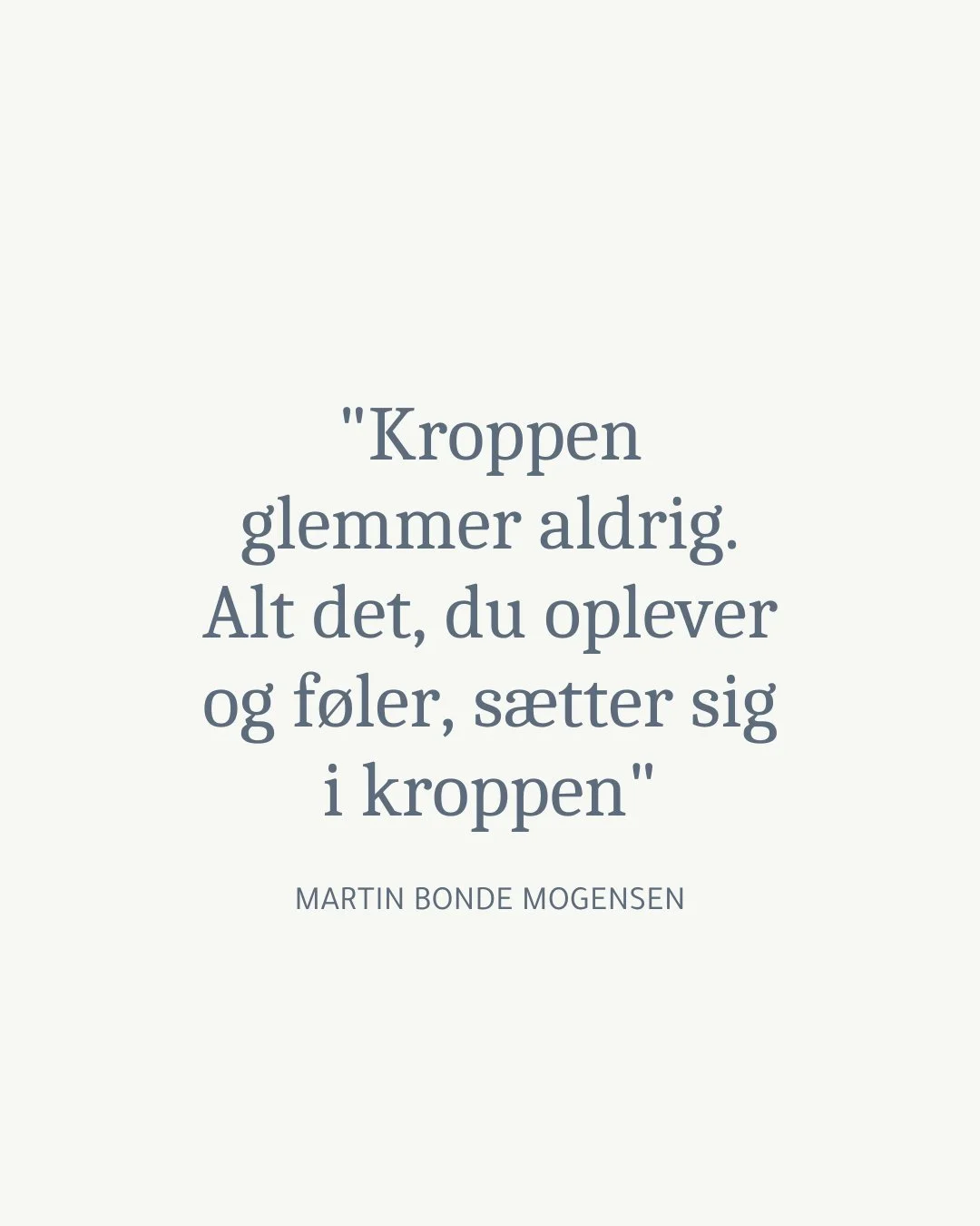 Kroppen glemmer aldrig. Alt det, du oplever og f&oslash;ler &ndash; stress, gl&aelig;de, udfordringer &ndash; s&aelig;tter sig i kroppen.⁠
⁠
Derfor er det vigtigt at tage sig tid til at lytte til de signaler, din krop sender dig.⁠
⁠
Har du givet din 