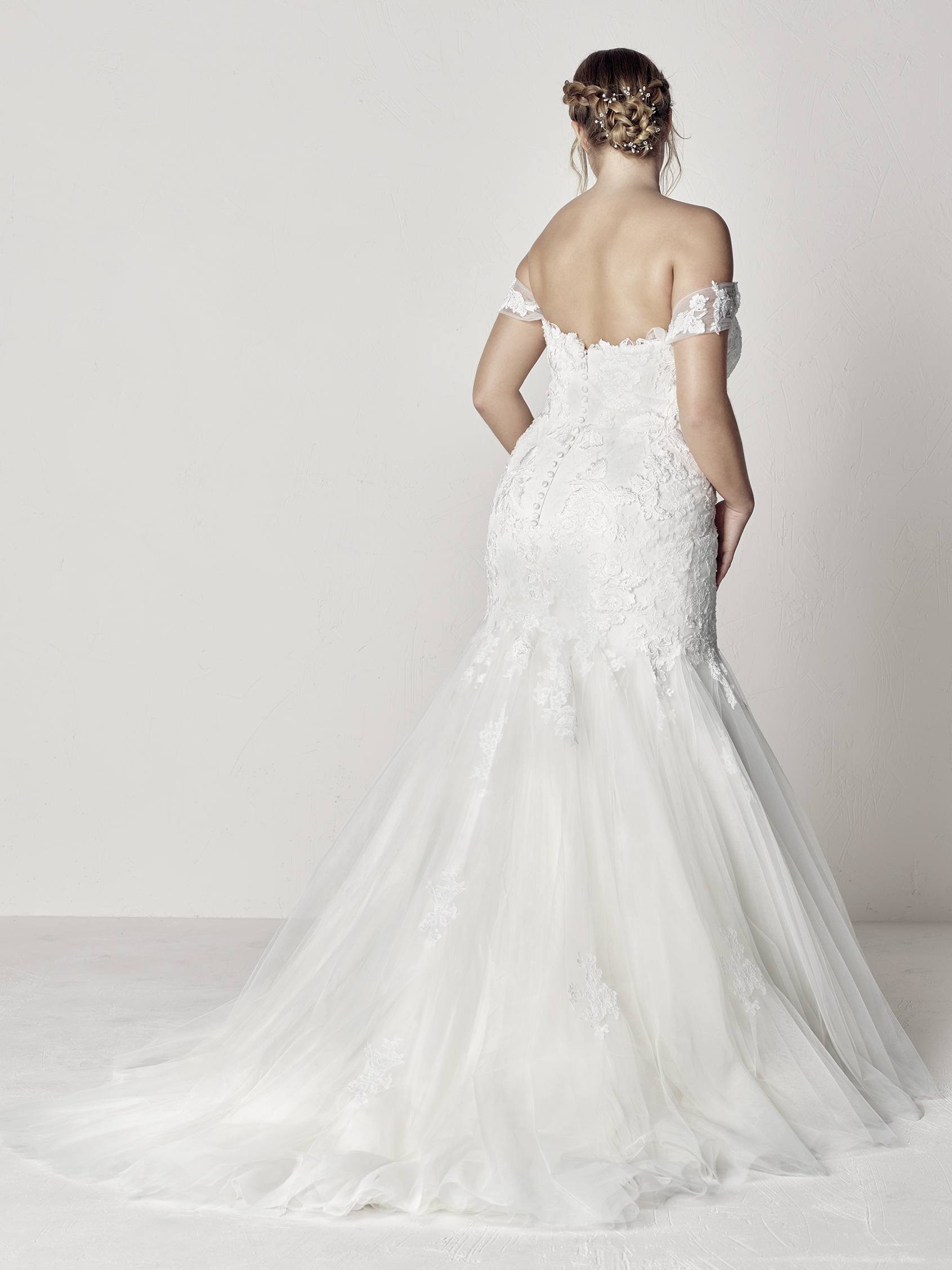 PronoviasBridal-BridesbyYoung-PlusSizeWeddingDress-Extrem-1.jpg