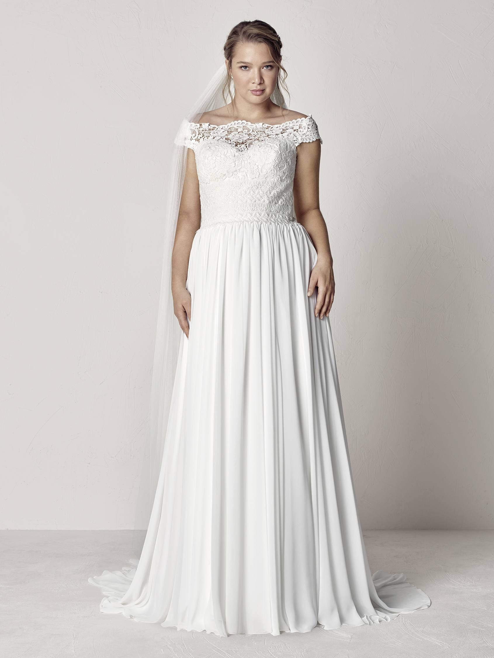 PronoviasBridal-BridesbyYoung-PlusSizeWeddingDress-Evita.jpg