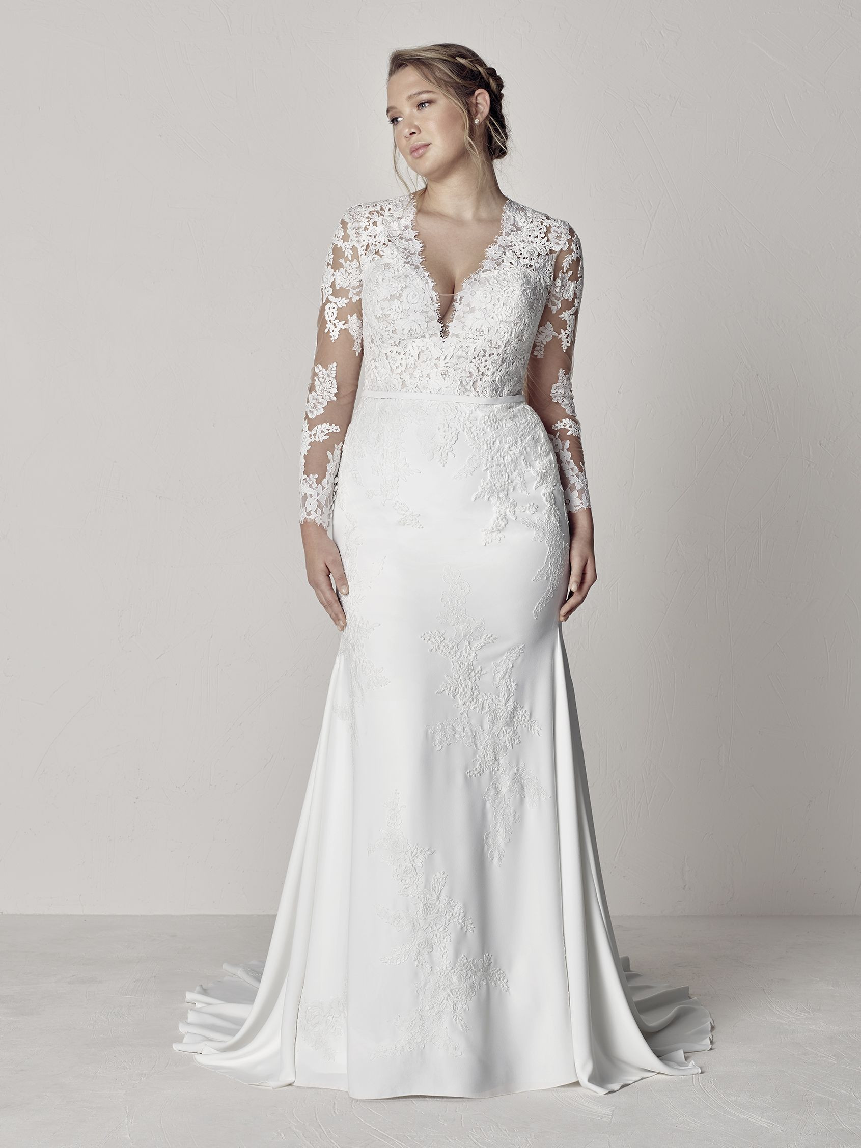 PronoviasBridal-BridesbyYoung-PlusSizeWeddingDress-Eva.jpg