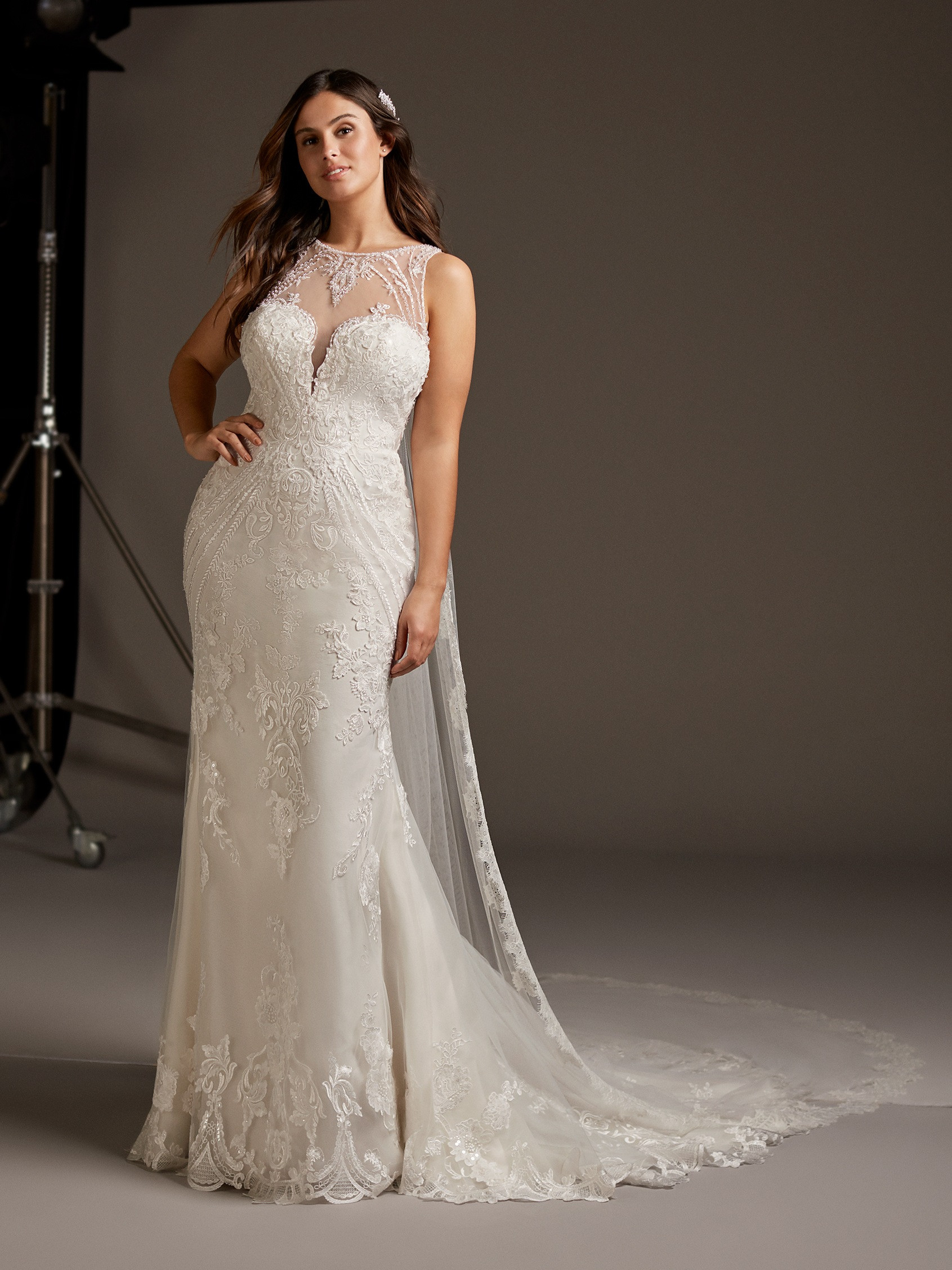 BridesbyYoung-IndianapolisIndianaSchaumburgChicagoIllinoisParamusNewJerseyNewYorkPennsylvania-CurvyPlusSizeBridalStore-Pronovias-ERI.jpg