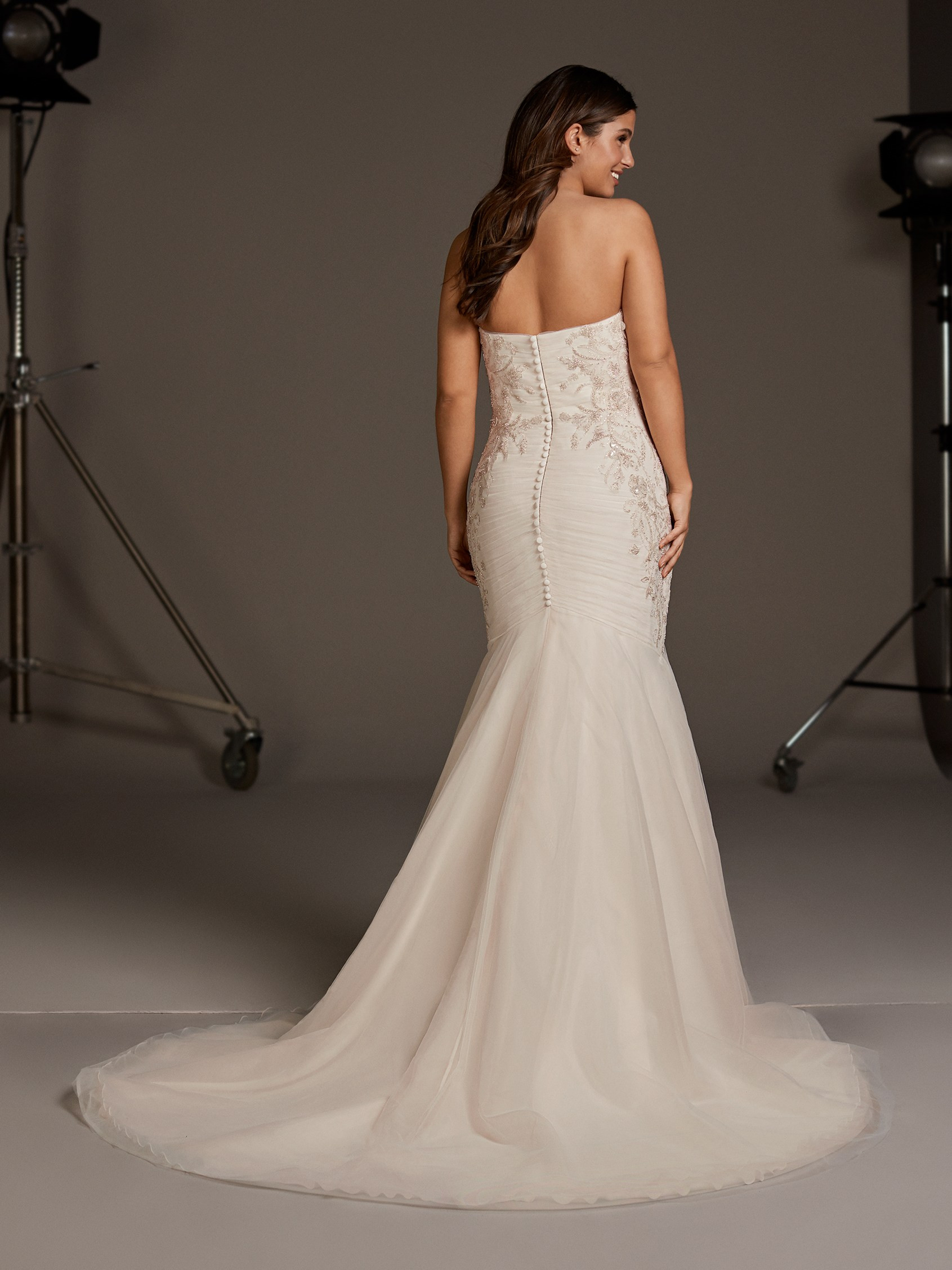 BridesbyYoung-IndianapolisIndianaSchaumburgChicagoIllinoisParamusNewJerseyNewYorkPennsylvania-CurvyPlusSizeBridalStore-Pronovias-HALO-2.jpg