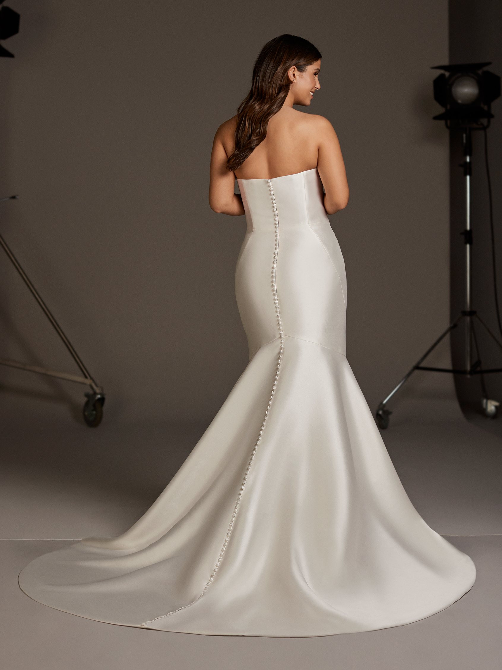 BridesbyYoung-IndianapolisIndianaSchaumburgChicagoIllinoisParamusNewJerseyNewYorkPennsylvania-CurvyPlusSizeBridalStore-Pronovias-OBERON-2.jpg