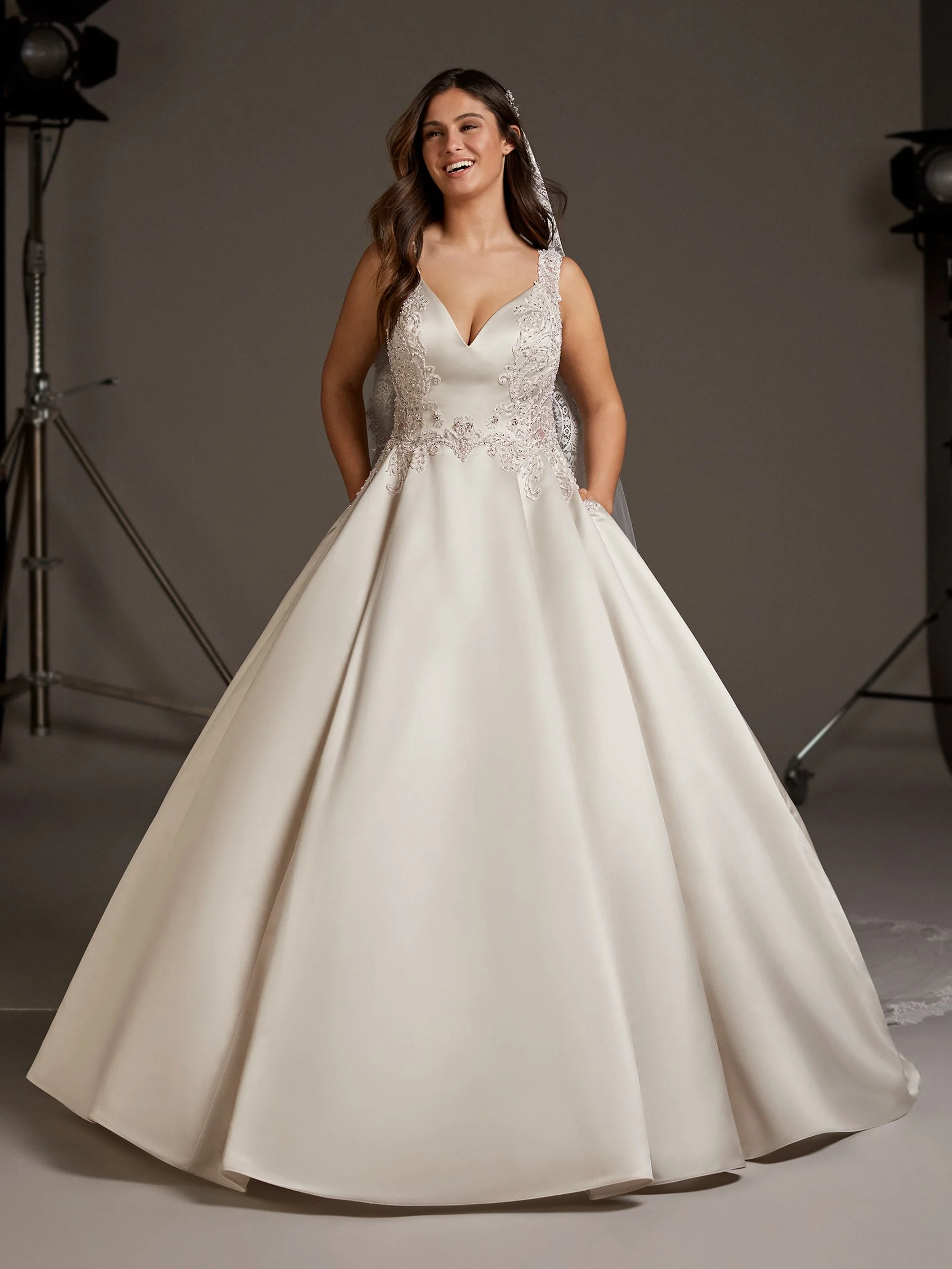pronovias plus size