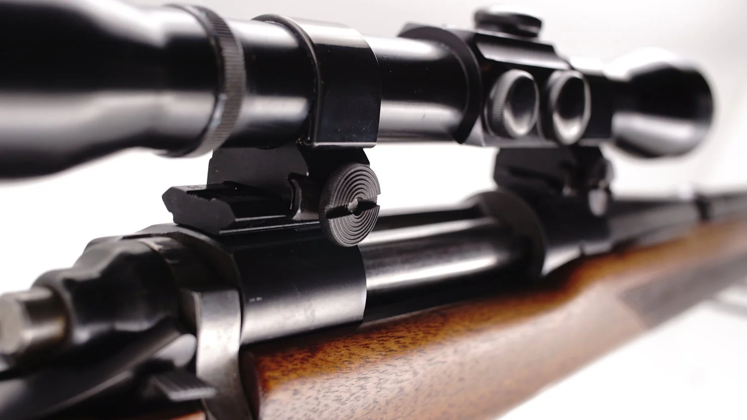 Introducing the detachable top mount! Also in 1949 Weaver introduced it's detachable top mount. This mount would become the industry standard for years to come. 