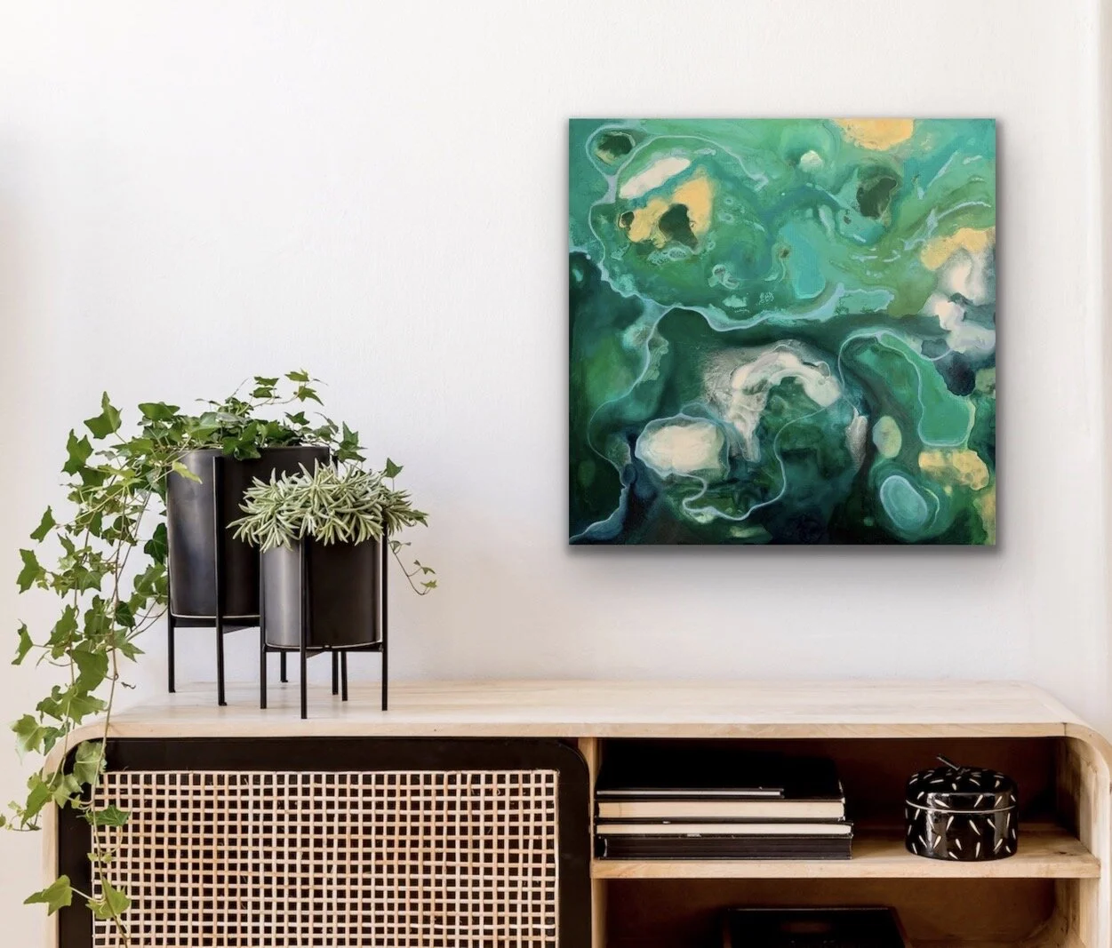 Whisper, Amy Floyd, Interior