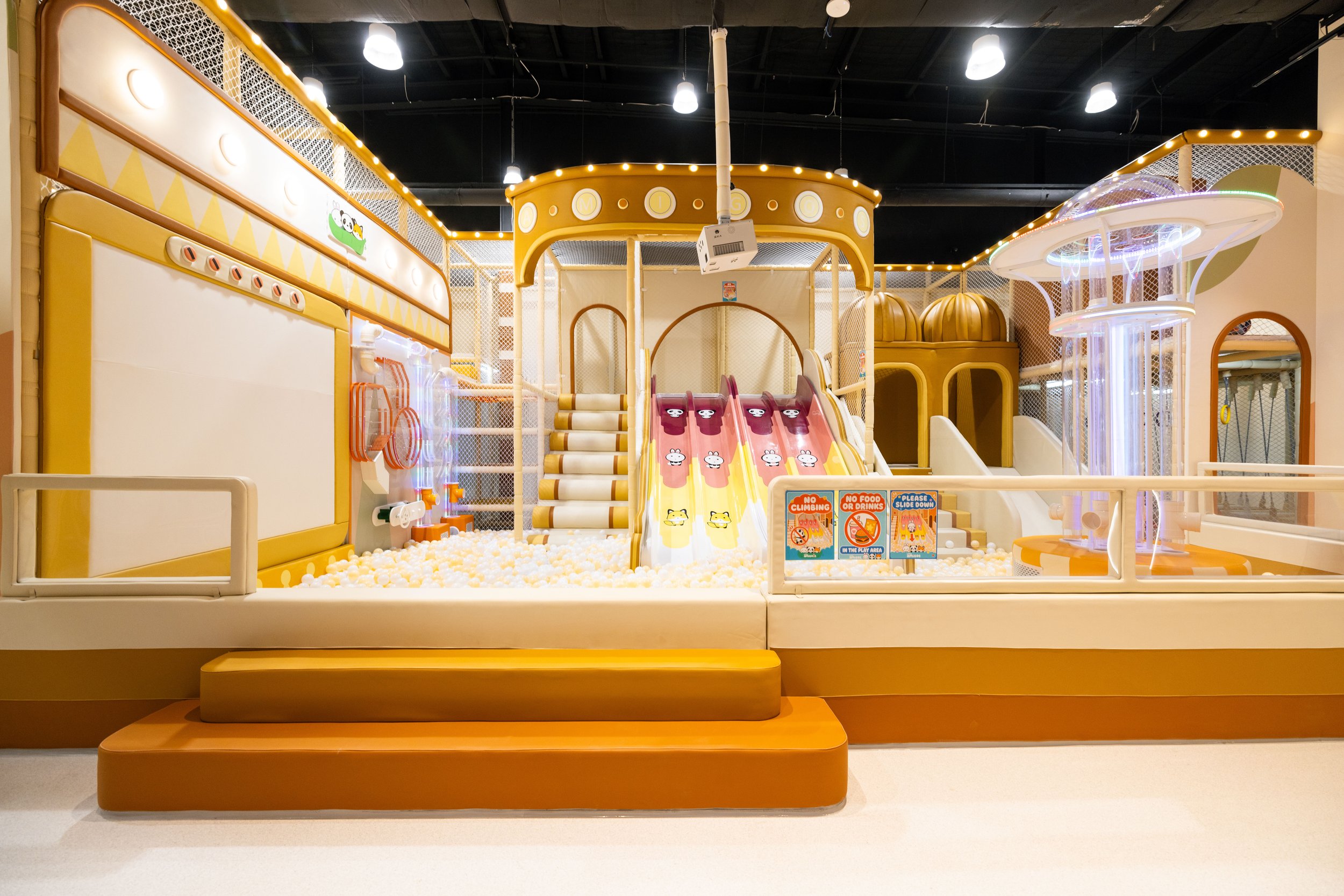 Hey Mamas! Have You Discovered Little Amigos at Charlestown Square Yet?