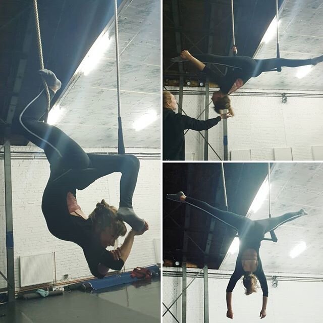 Week 3 of our #circusopera level 1 course ... currently being blown away by our incredible #mezzosoprano @luise.lein 🤸&zwj;♀️🎪🌈 #contortion #opera #trapeze #berlincircusoperalab #luiselein #chloecharodycreations #simoneeasthope