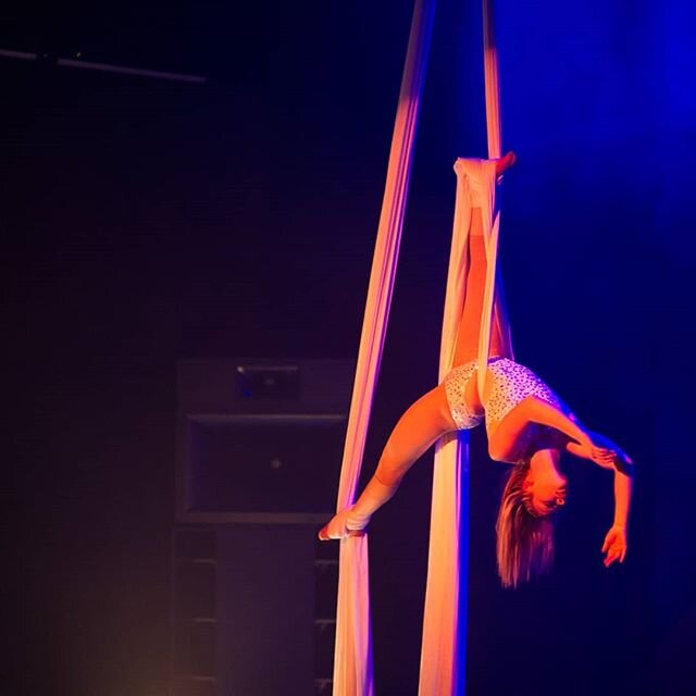 Our CIRCUS OPERA LEVEL 1 COURSE kicks off this Sunday @ @katapultberlin ... we're teaching opera singers how to unite the vocal athleticism of opera singing with the full bodied power of aerial acrobatics... we have just a couple of spots left! All i