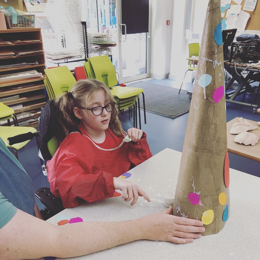 Our gorgeous Shauna Vahi making her hat that she will be wearing in the film of #mrsgigglysmagicschool 
...
#circusopera #childrensopera #childrenstheatre #chloecharodycreations #chloecharody #disabilityarts #disabilityled