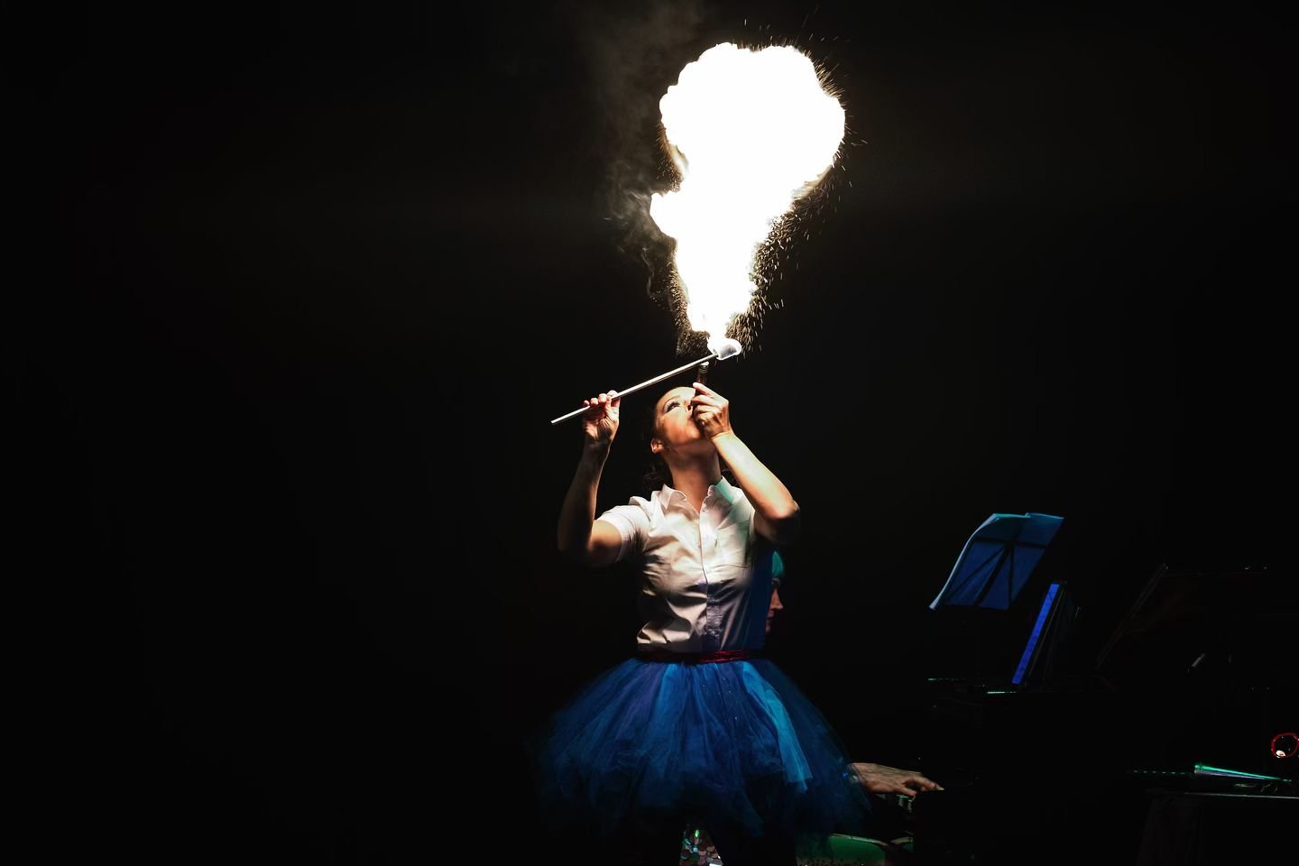@mrsgigglysmagicschool #londonpremiere 2024
&hellip;
#composed and #created by @chloecharodycreations 
Live at @artsdepot_ldn 
Featuring #lexihutton @sonja_schebeck_pyroviolinist  @catincircles @jessgardolin @izzy.puppets #joshfrazer @chandavanderhar