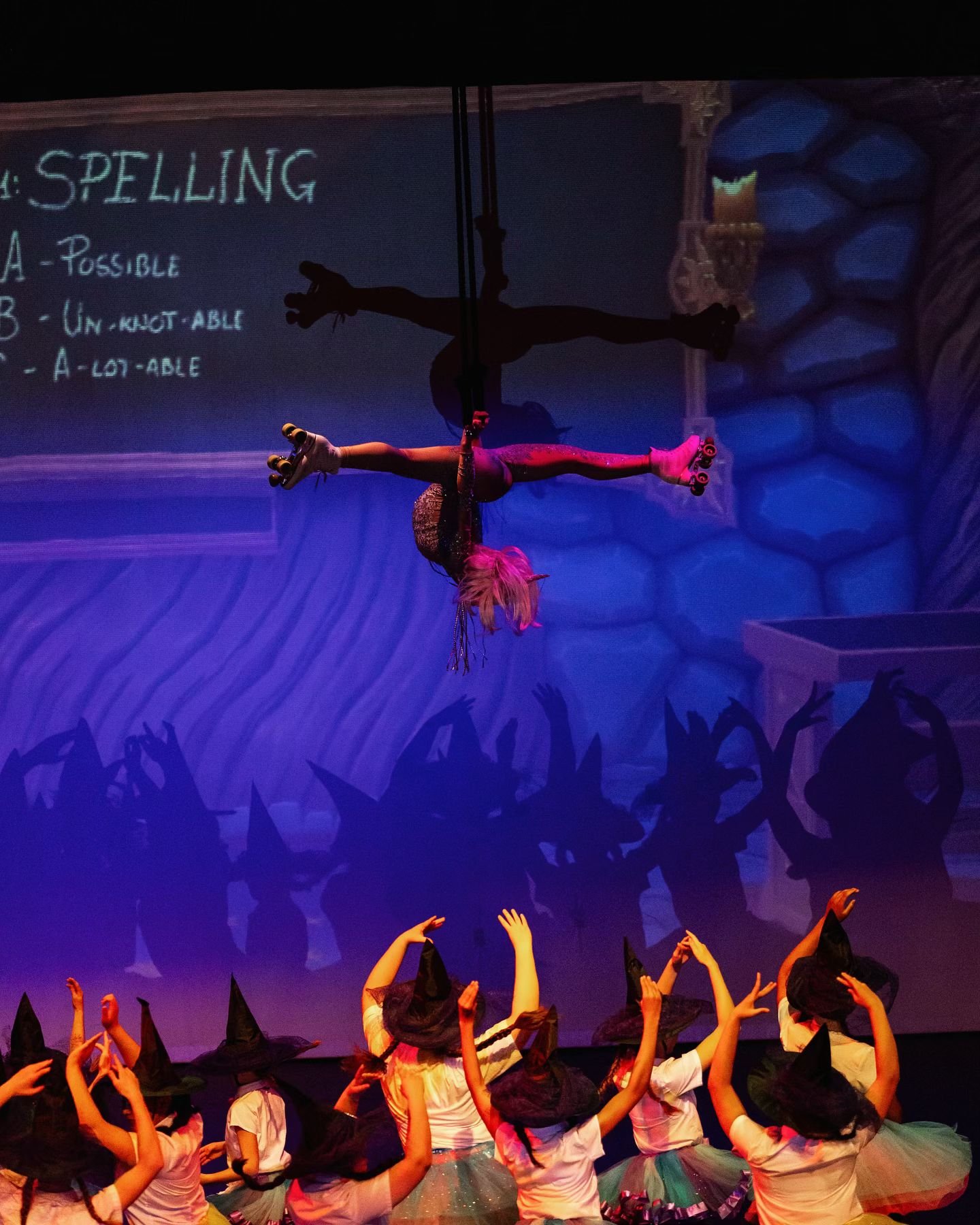 @mrsgigglysmagicschool #londonpremiere 2024
&hellip;
#composed and #created by @chloecharodycreations 
Live at @artsdepot_ldn 
Featuring #lexihutton @sonja_schebeck_pyroviolinist  @catincircles @jessgardolin @izzy.puppets #joshfrazer @chandavanderhar