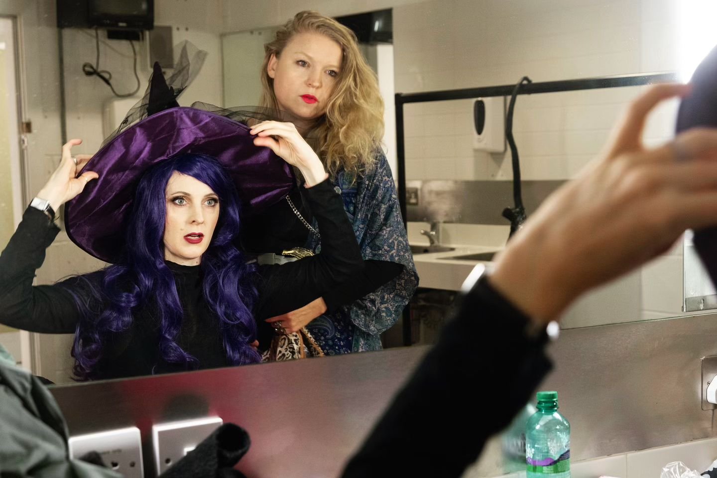 #backstage with the sensational #lexihutton as #mrsgiggly 🧙 &amp; #composer and #creator @chloecharodycreations ✍️ moments before #showtime 
&hellip;
#londonpremiere #mrsgigglysmagicschool #chloecharodycreations #chloecharody #circusopera #circus 
&