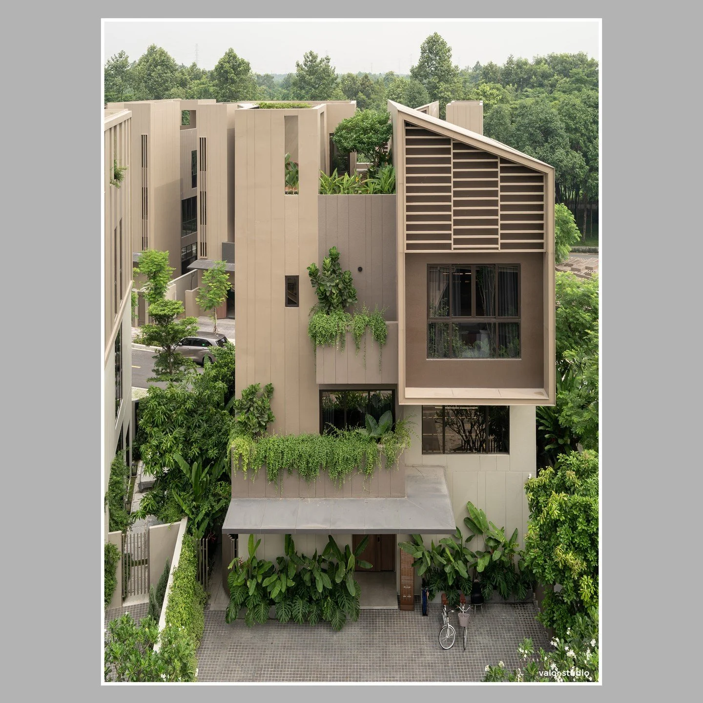 Trong dự &aacute;n The Orchards của Capitaland.
Những ng&agrave;y tr&aacute;nh mưa đi chụp linh tinh.
#valorstudio