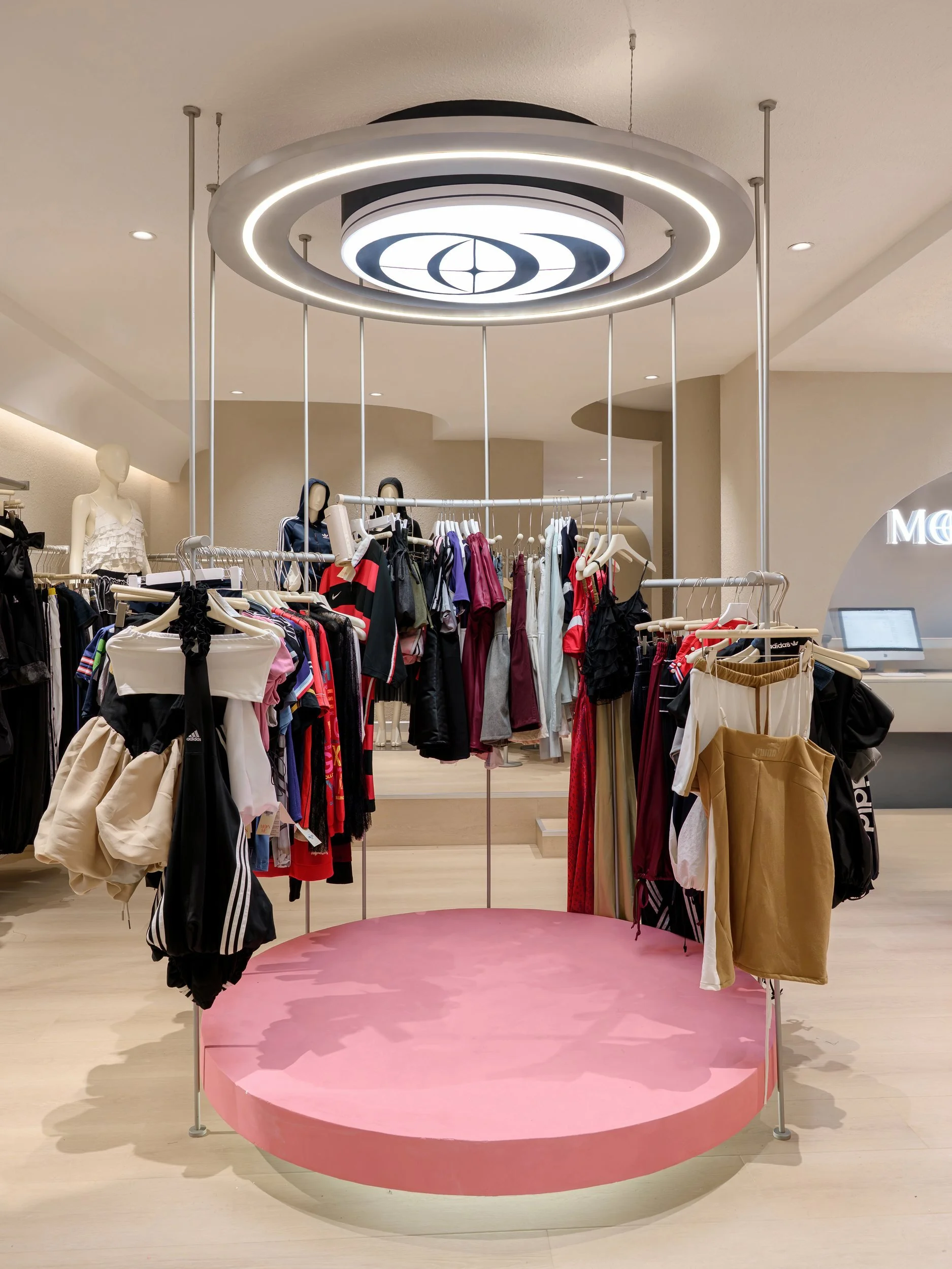 valor-essentials-fashion-store-04.jpg