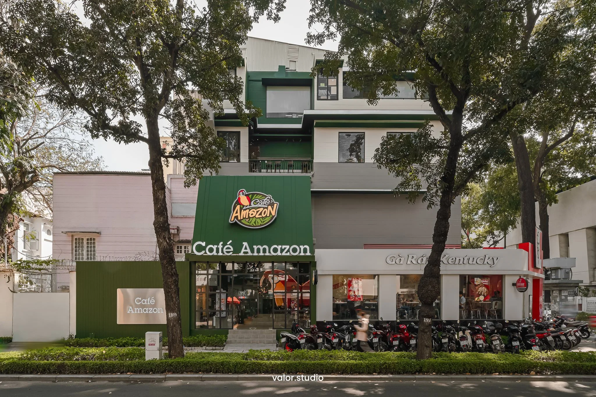 Amazon+cafe+01.jpg