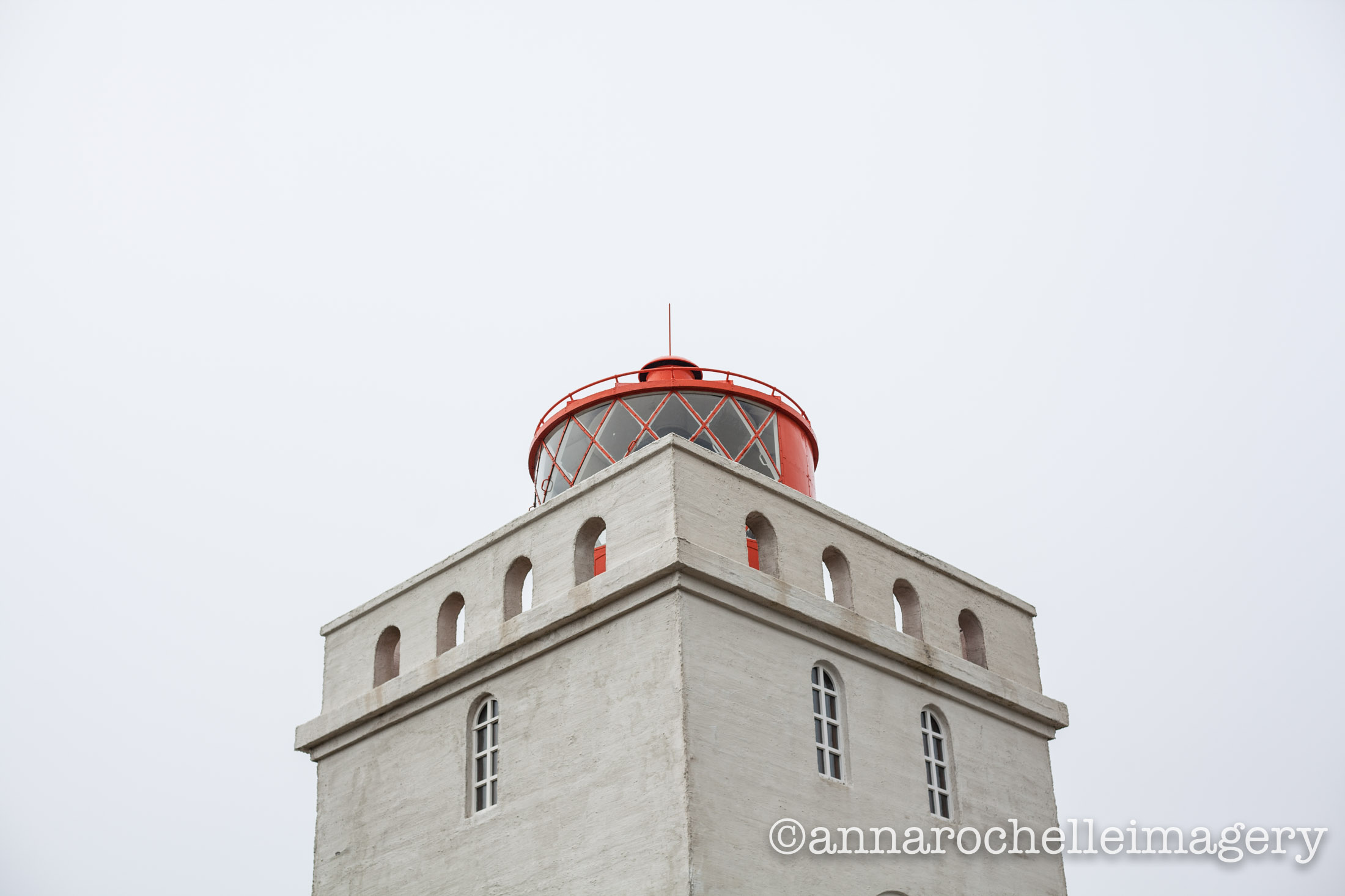 lighthouse_iceland_anna-rochelle-imagery.jpg