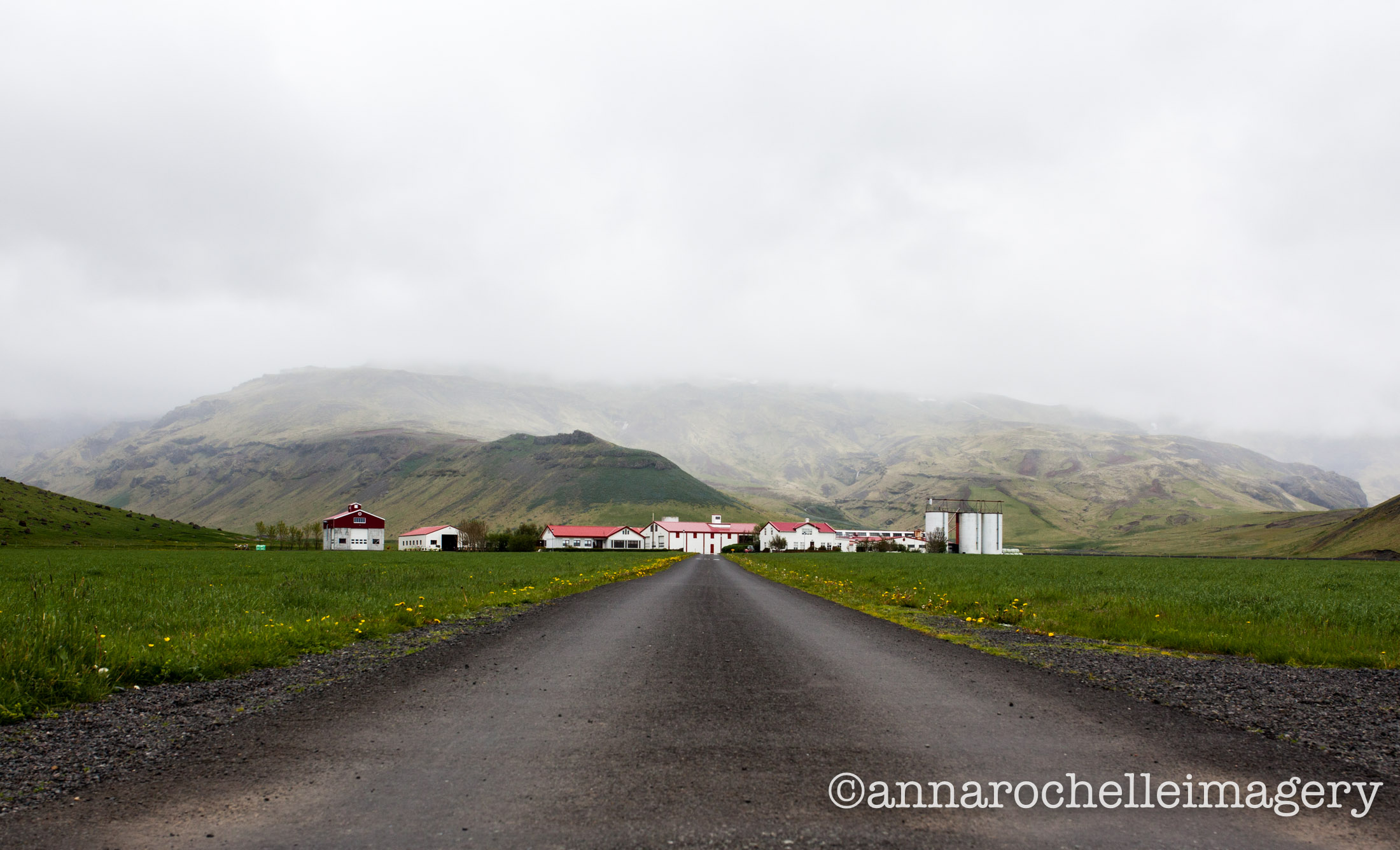 farmhouse-iceland-roadside-roadtrip-anna-rochelle-imagery-travel-creative.jpg