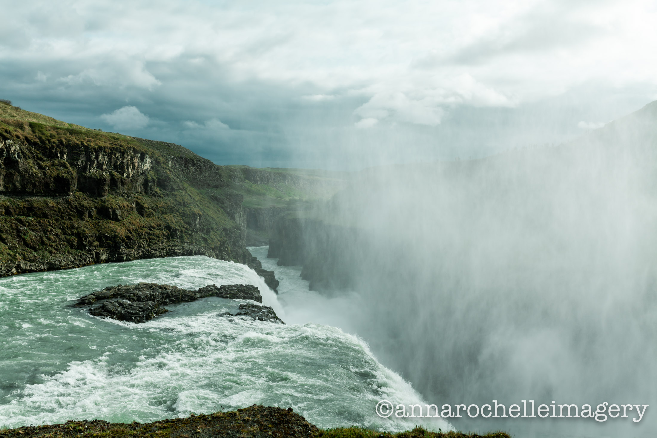 selfoss-waterfall-mist-roadtrip-iceland-summer-2018.jpg