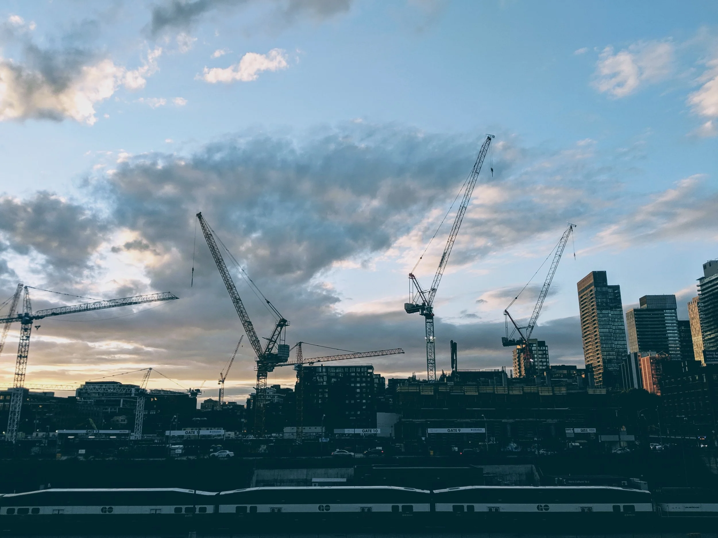 omar-flores-9LhmgjORCEM-unsplash (1).jpg