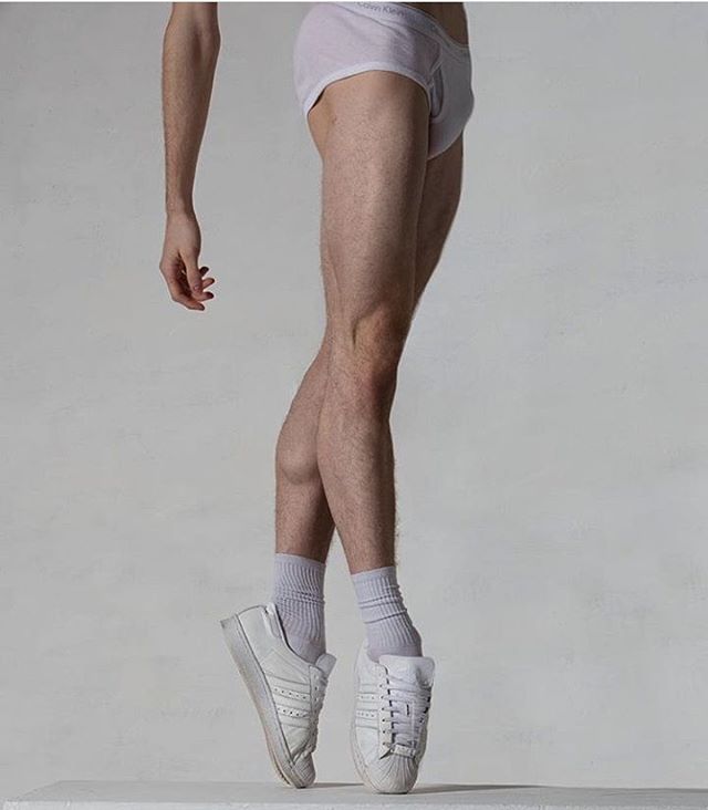 Ballet boy legs ♡

#balletboy #maledancer #strong #balletleg #inspiration #fitnessmotivation #enpointe #werkit #undies #hotstuff #dancersforevents #tonned #leanmuscle #tiptoes #photoshoot #balletdancer #dancermodel