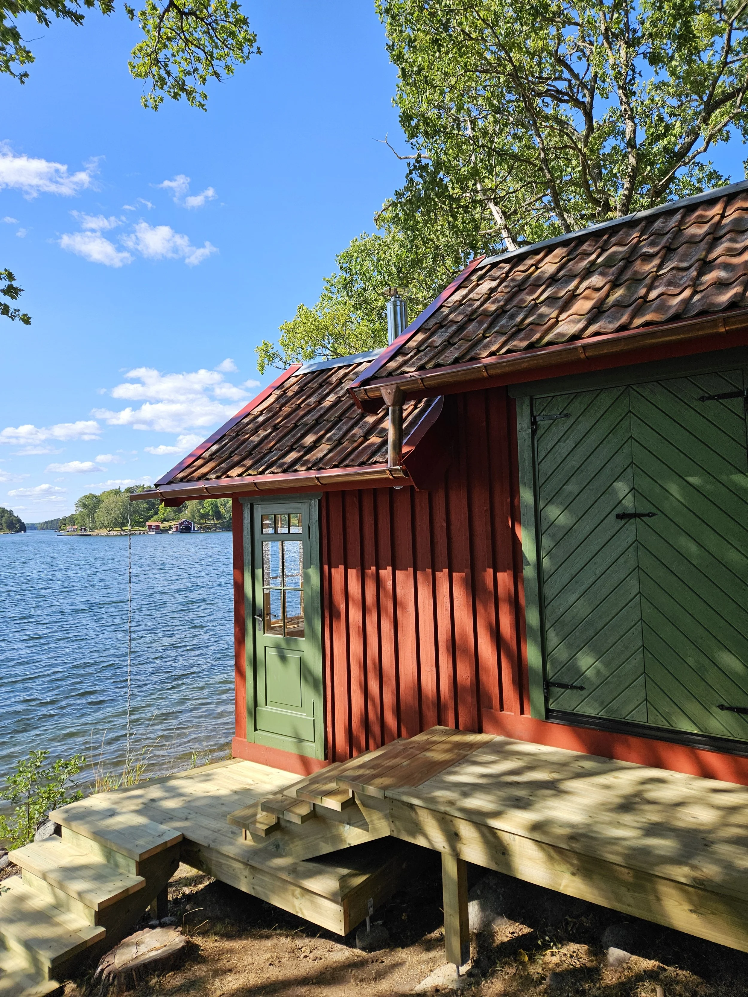 Bastun utifrån med utsikt.jpg