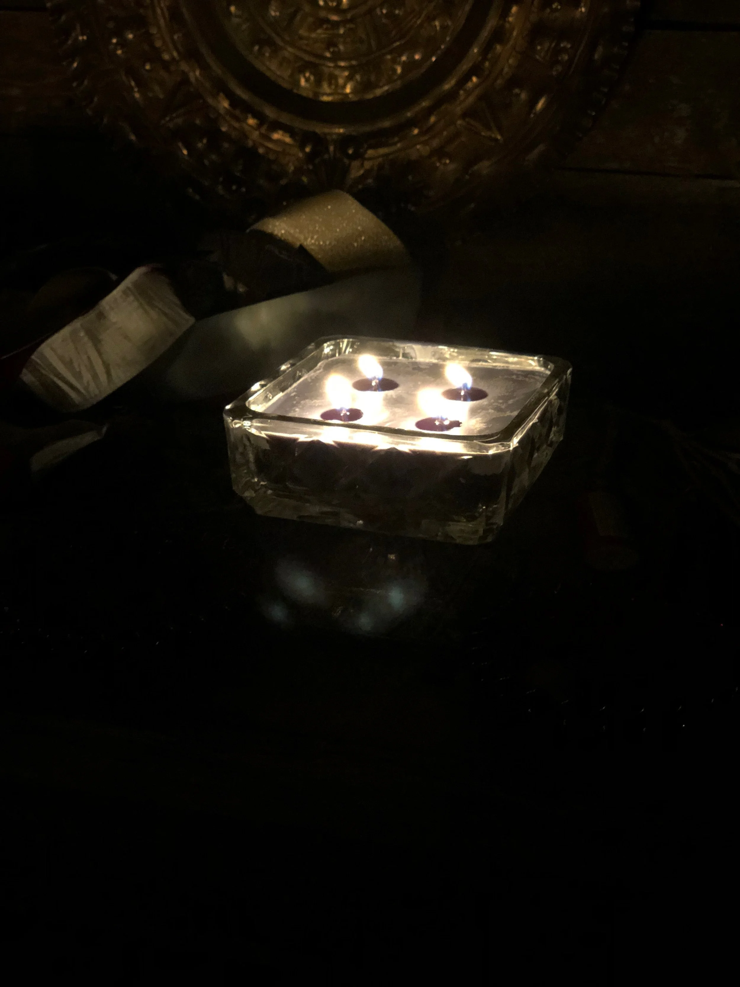 🦇Glass & Metal Shadow •Soy wax •Lavender Essential Oil •Four Wicks •Vintage Glass