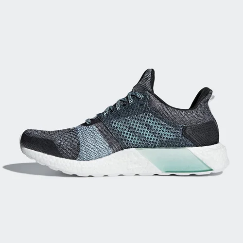 ULTRABOOST-ST-PARLEY_02.jpg