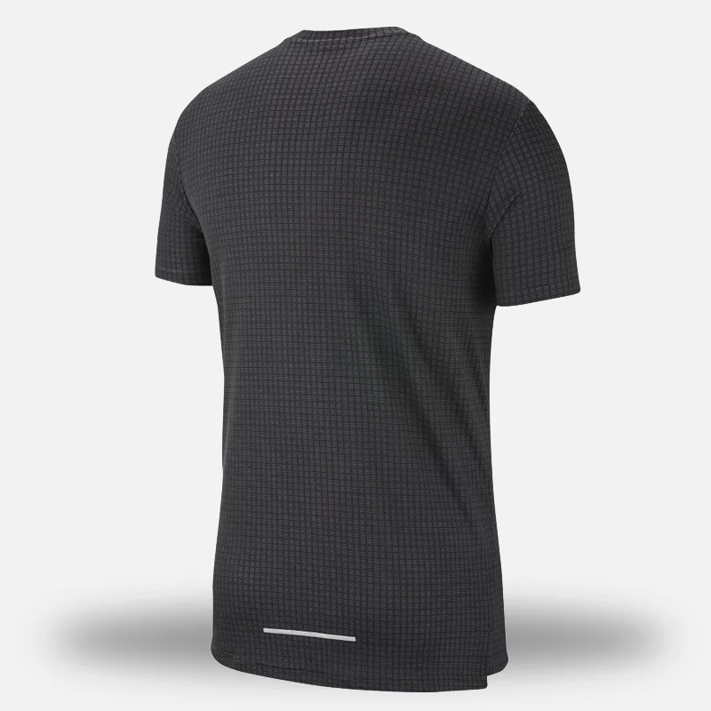 MILLER-Tech-Top_02.jpg
