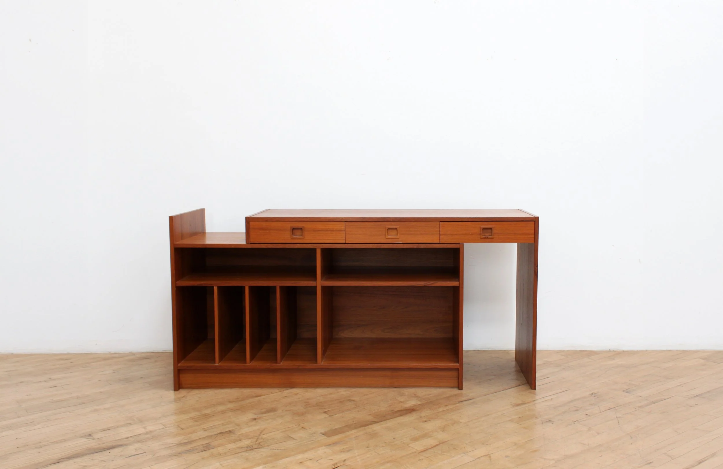Extendable Teak Console- Made in Denmark