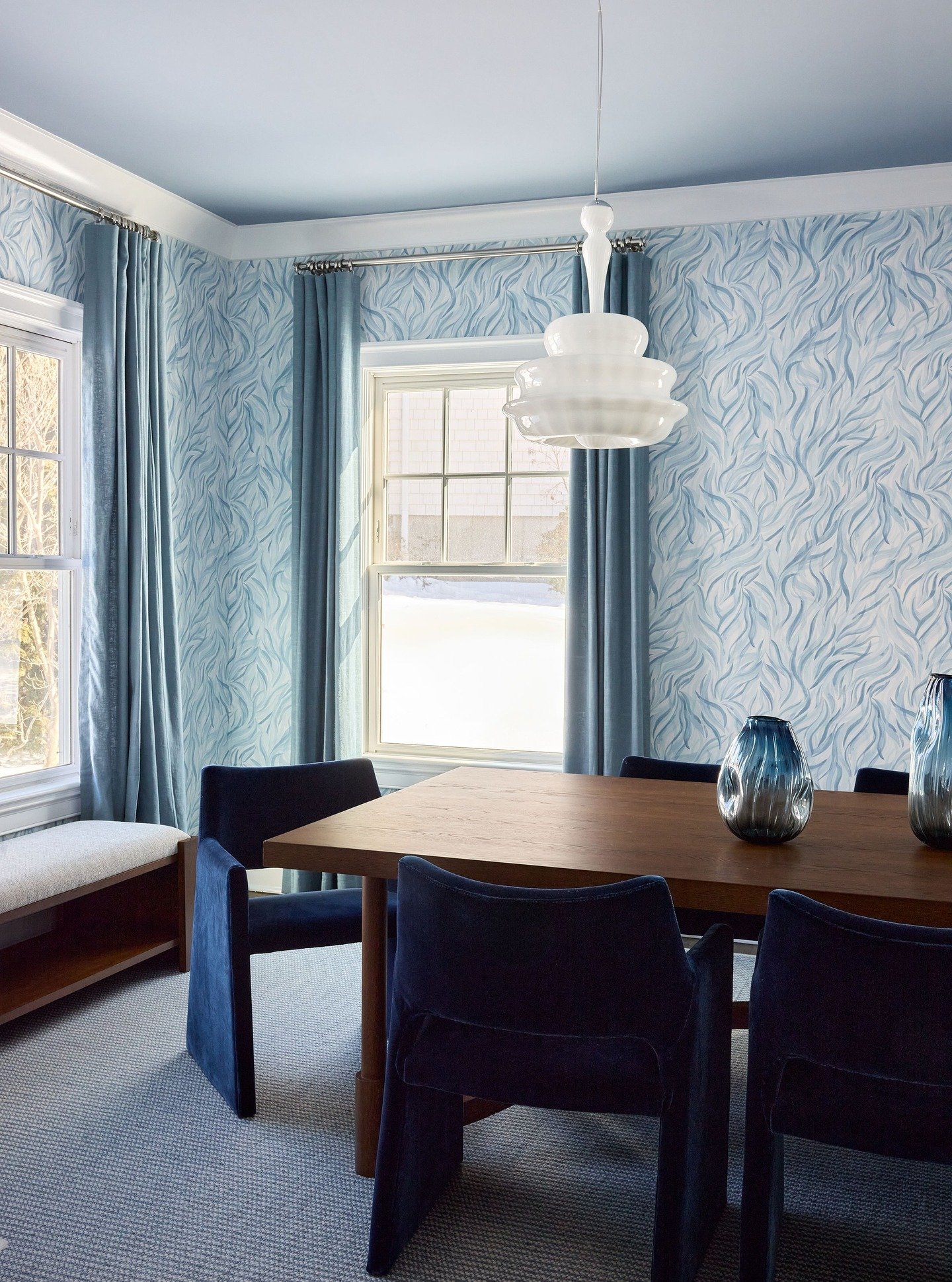 Same corner, entirely different vibe (swipe for the before). @rebeccaatwooddesigns wallpaper is what makes this room. The @cb2 chairs are cozy and invite you to stay awhile. #modernbeach

Photos @juliadags 
Wallpaper Install @joequerywedowallpaper 
E