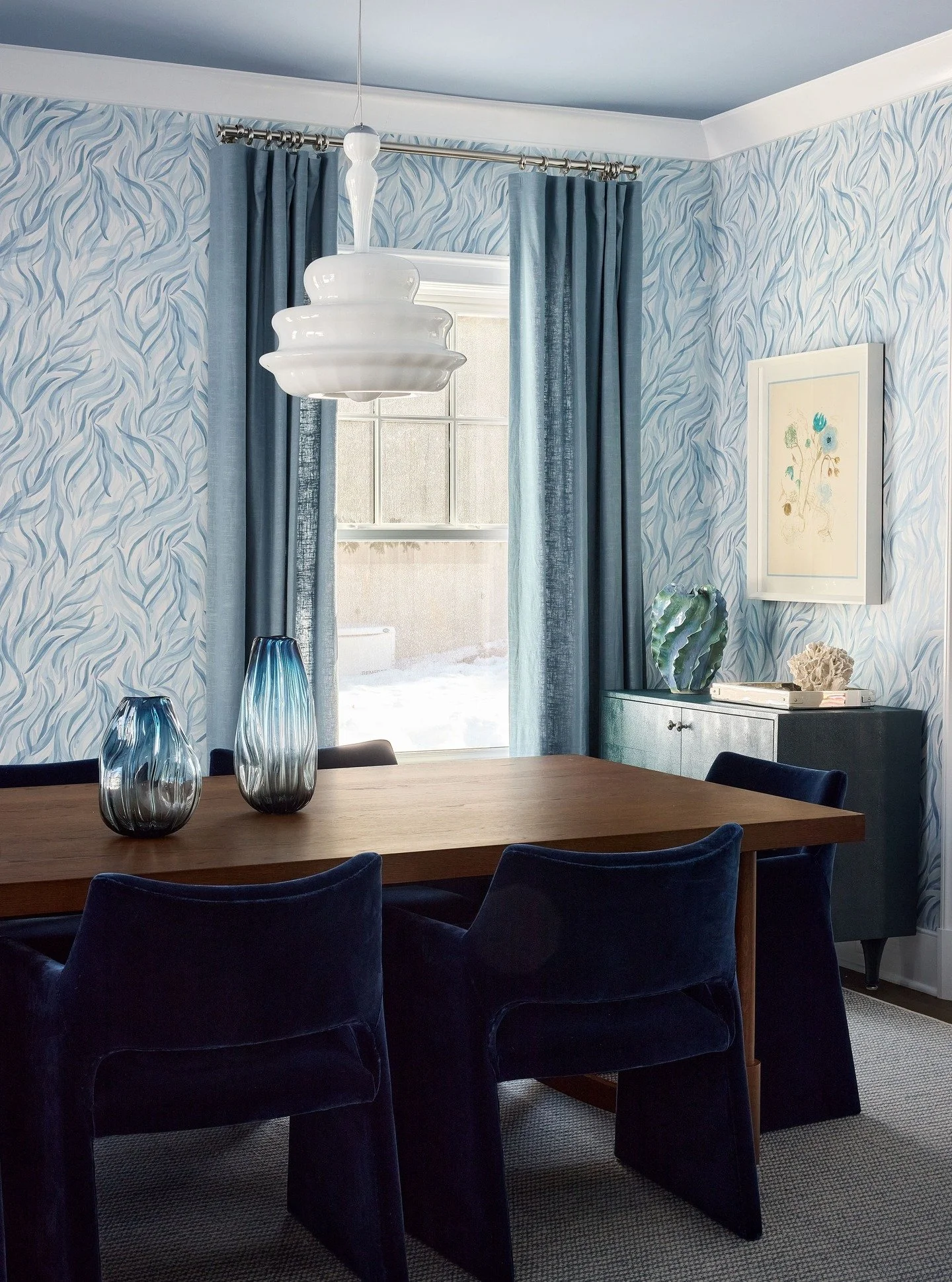 I am so obsessed with this Murano glass chandelier that I wanted two in the room. 

Photos @juliadags 

#diningroom #interiordesign #homedecor #livingroom #diningtable #furniture #diningroomdecor #interior #home #design #homedesign #diningroomdesign 