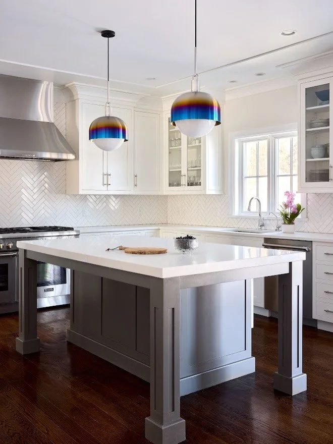When new pendants and hardware change a room. We brought the personality.

#kitchenremodel #kitchendesign #kitchen #kitchenrenovation #interiordesign #kitchendecor #kitcheninspiration #kitchencabinets #bathroomremodel #kitcheninspo #renovation #remod