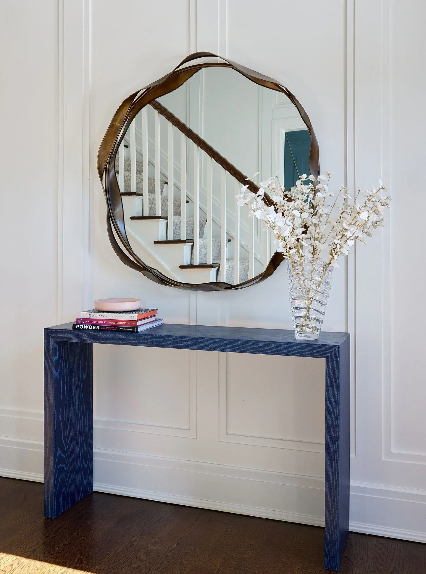 Welcome your guests but in style!

#foyer #interiordesign #foyerdecor #homedecor #entryway #foyerdesign #interior #design #livingroom #entrywaydecor #architecture #interiors #home #homedesign #interiordecor #interiordesigner #interiorstyling #entry #