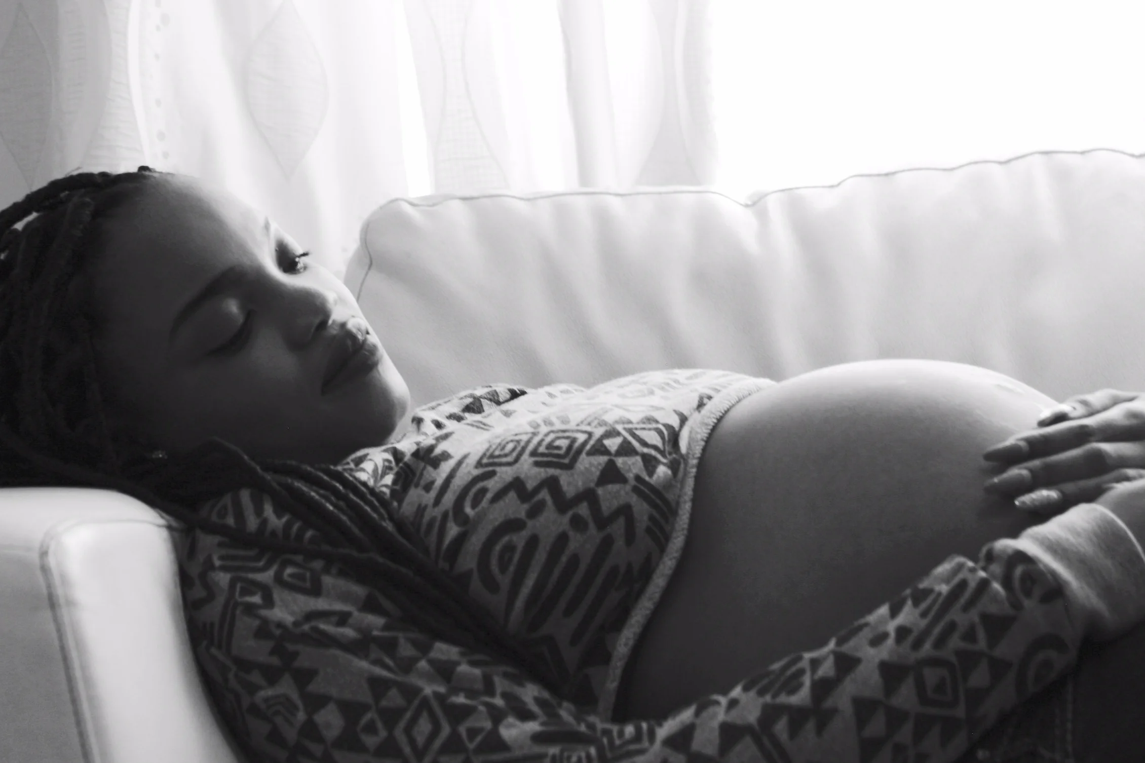 Pregnant+woman+resting+on+sofa.jpg