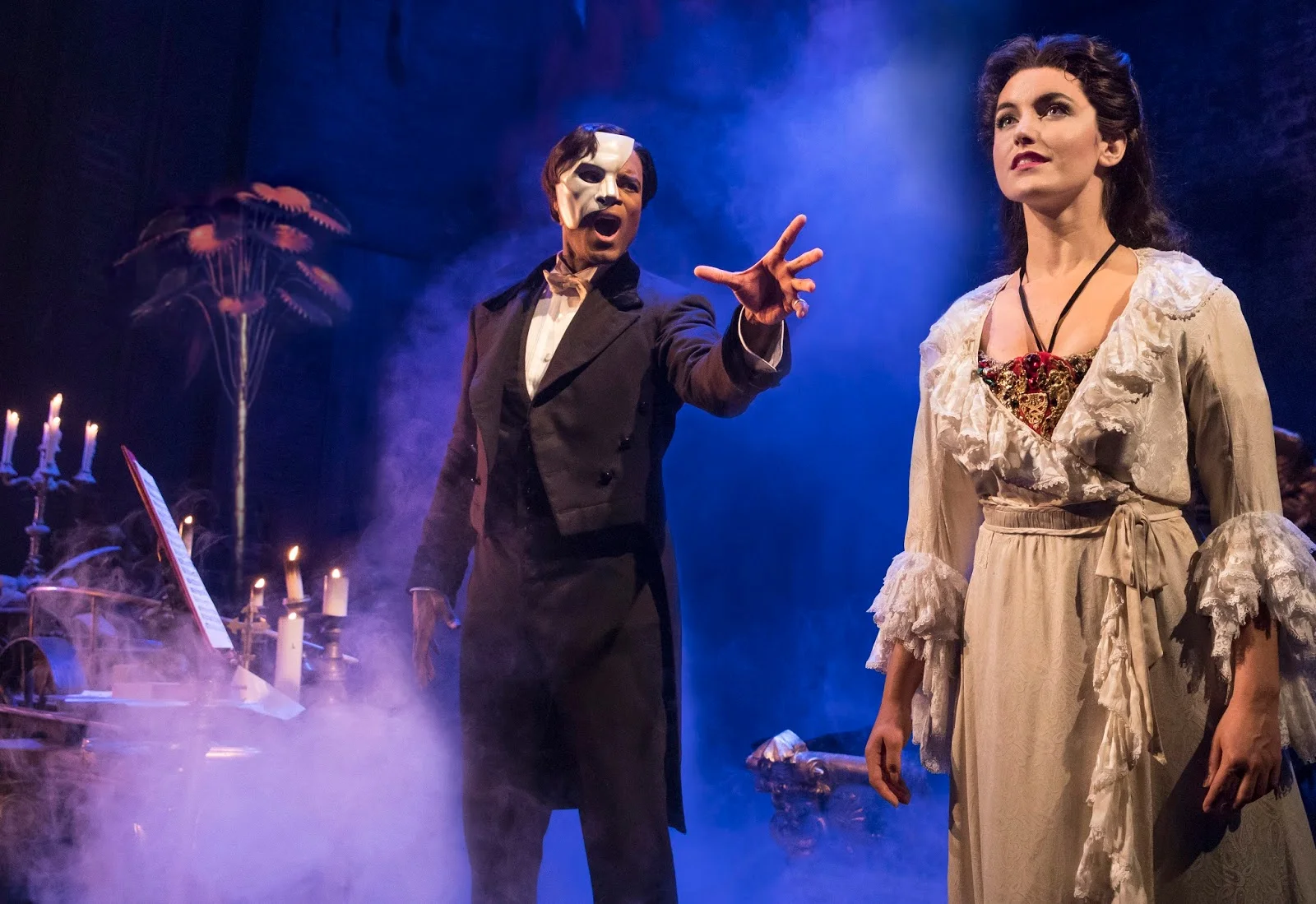 01. THE PHANTOM OF THE OPERA - Derrick Davis and Eva Tavares - photo Matthew Murphy.jpg