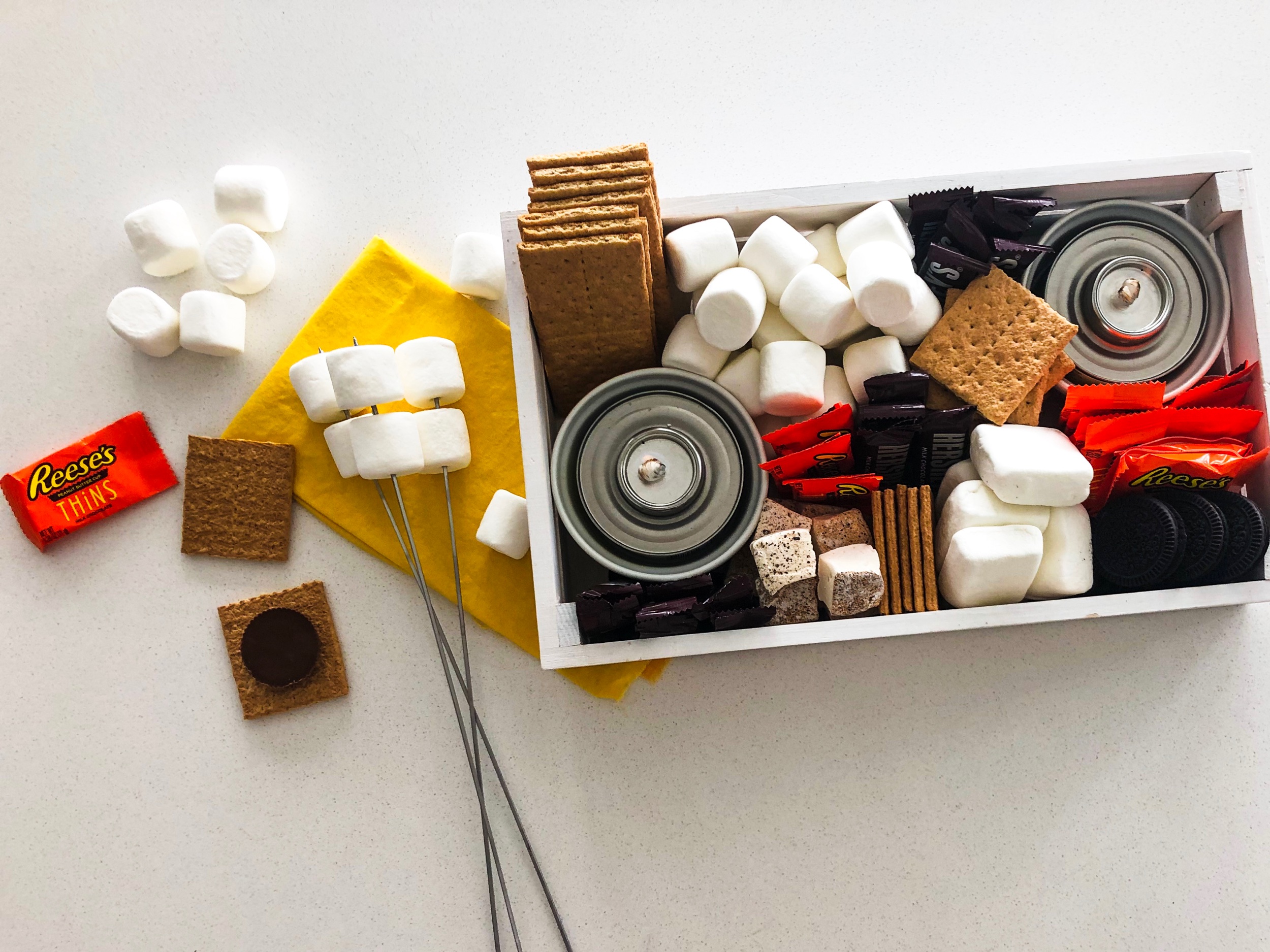 www.tarynintotravel.com | Indoor S'mores | #smores #indoorsmores #smoresbarparty #partyideas