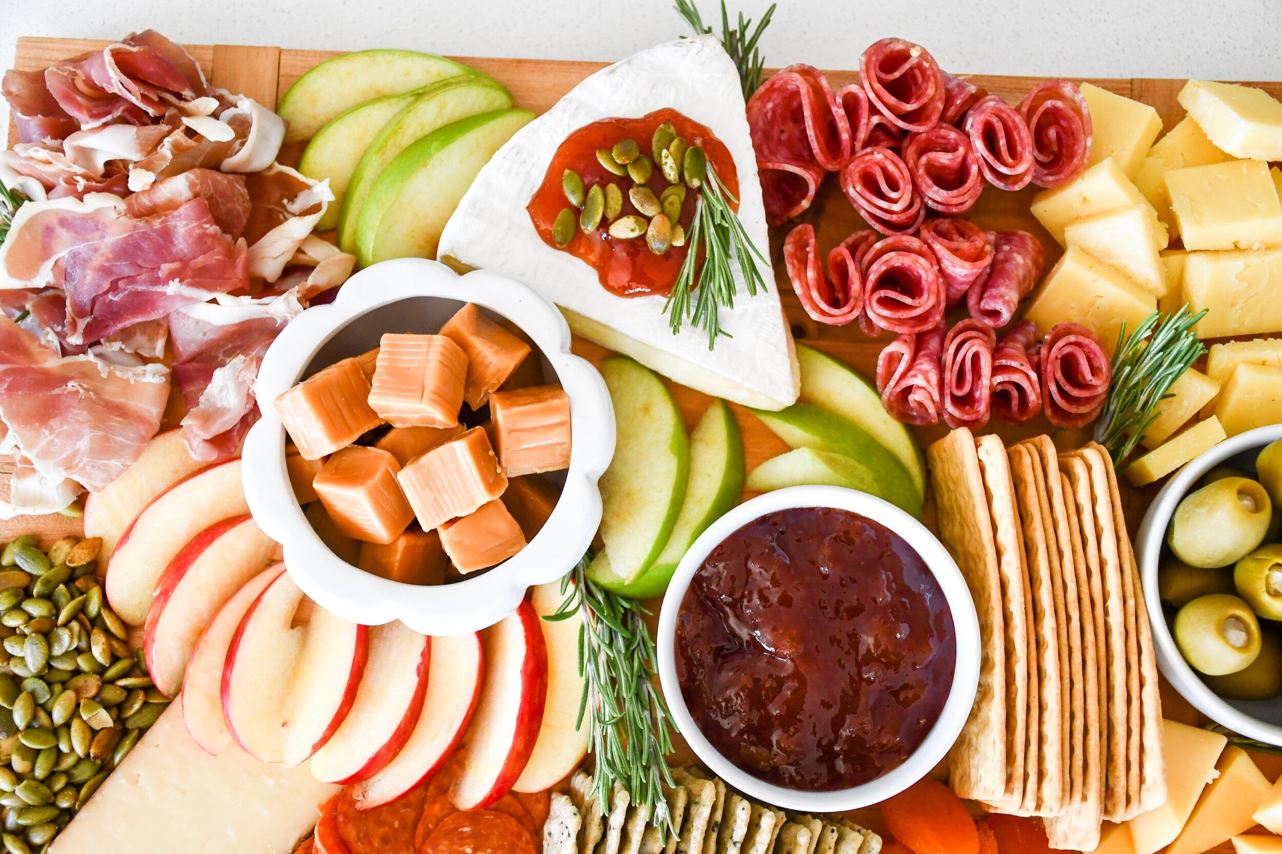 Fall Inspired Charcuterie Board | tarynintotravel.com |  #cheeseboard #partyfood #foodcenterpiece #charcuterieboard