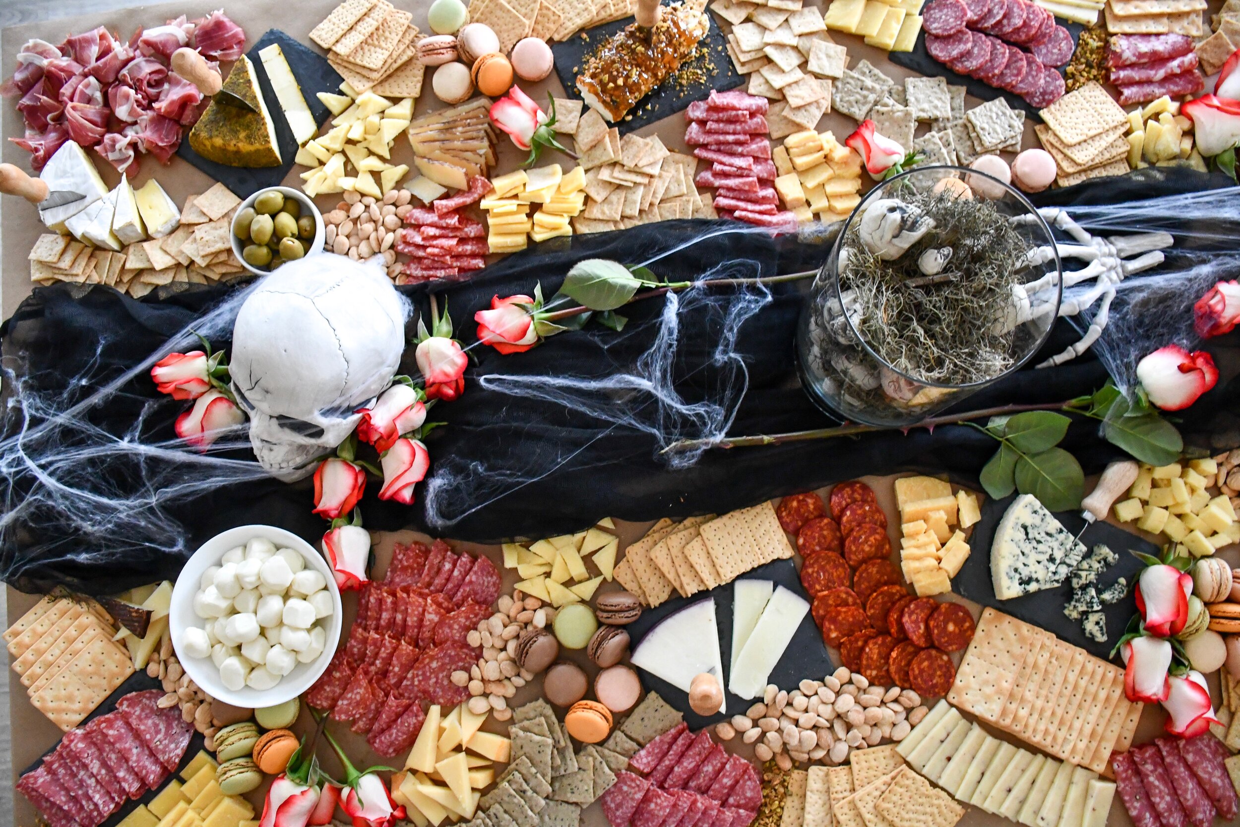 www.tarynintotravel.com | Halloween Grazing Table | #grazingtable #halloweentablescape #halloweenfood 