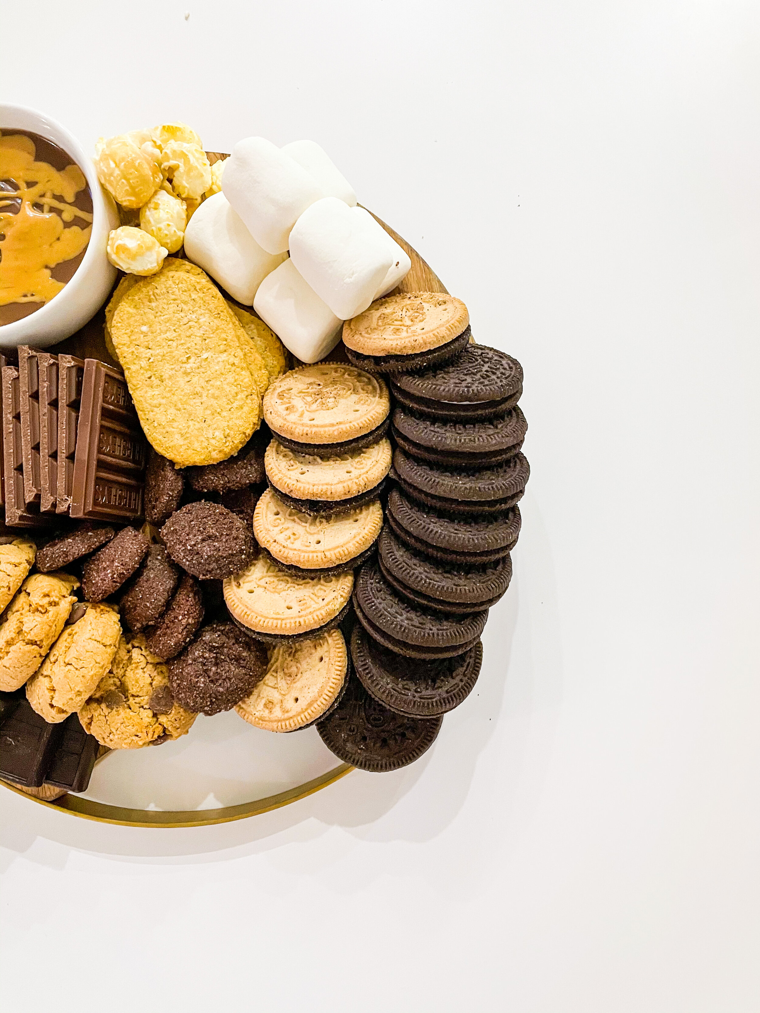 www.tarynintotravel.com | Gluten Free S'mores Board | Indoor S'mores | Hosting parties | 