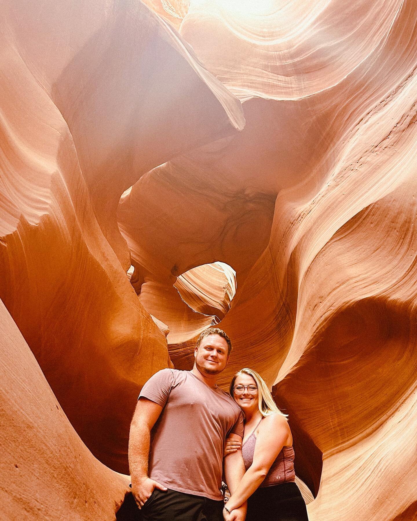 📍Antelope Canyon 🏜️
.
.
+We stayed at Wingate by Wyndham Page Lake Powell and 10/10 recommend staying there! 
+We did our tour with Kens tours and I really enjoyed it. 
+Our tour guide was Janelle and she was amazing. She shared so much info, answe