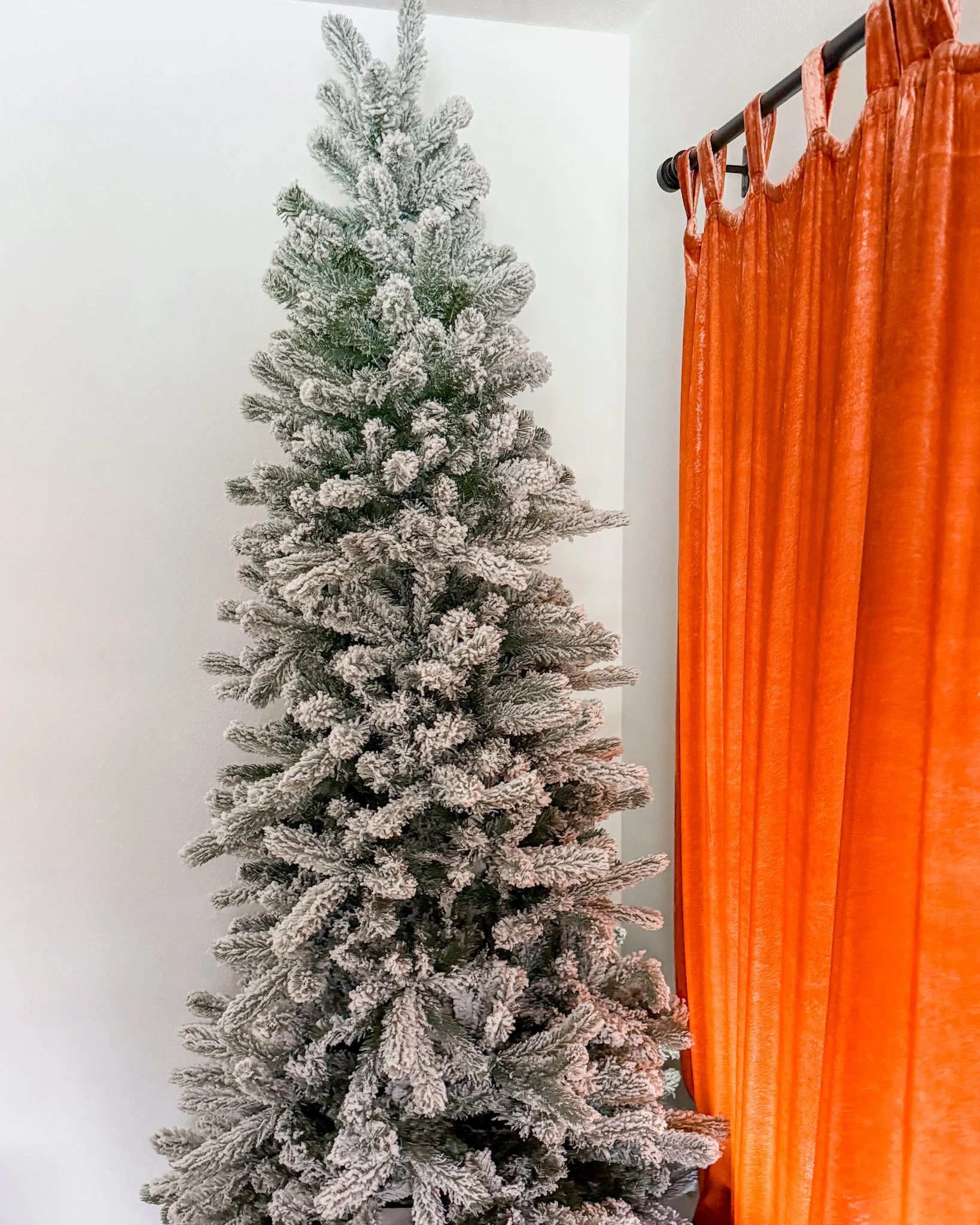 King of Christmas Tree Review + Christmas in July Decorating Ideas Plan your holiday decor early with my King of Christmas tree review, Christmas in July decorating ideas, and tips for choosing the perfect flocked tree.