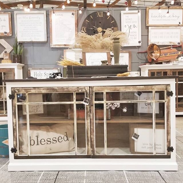 It’s Fridayyyy! 🙌🏼 Treat yourself (or a lucky friend or loved one 😏) to a day or evening of some good old fashioned junking! Tickets are up on our website & you don’t want to miss out on alll the amazing goods that will be at our markets! Like these gorgeous pieces from @jc_farmhouse 😍 See you all real soon!
.
First up, we’ll be in Monroe, WA on February 14th & 15th at the Evergreen State Fairgrounds 👏🏼
.
.
.
.
.
.
.
.
.
.
.
.
.
📷: @jc_farmhouse #cozy #cozyhome #cozyhomevibes #cozycottage #farmhouselife #farmhousedecor #farmhousehome #farmhouseinspired #farmhousevintage #farmhousechic #mycottagefarmhouse #farmhousefresh #chippypaint #chippygoodness #interiordecor #homedecor #homeinspo #interiorlovers #inspire_me_home_decor #homestyle #interiorandhome #homeinspiration #myhomevibe #homedesign #interior4all #interior_and_living #interiorforinspo #interiorstyling #lovelyinterior #passionforinterior