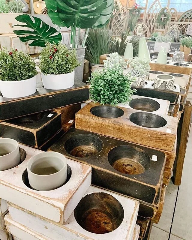Crisp white, wood, and some greenery... all the things giving me spring vibes! (I can dream, right??) Make your plans to come to The Great Junk Hunt & get those perfect pieces to add some freshness to your home just in time for spring! ✨
.
.
.
.
.
.
📷: @petals_and_blooms #thegreatjunkhunt #junkhunt #comejunkwithus #junkismylife #junkinthetrunk #fortheloveofjunk #itsjunkingseason #interiordecor #homedecor #homeinspo #interiorlovers #inspire_me_home_decor #homestyle #interiorandhome #homeinspiration #myhomevibe #homedesign #interior4all #interior_and_living #interiorforinspo #interiorstyling #lovelyinterior #passionforinterior #fleamarket #fleamarkets #fleamarketfinds #fleamarketdecor #myfleamarketstyle #fleamarketfab #homedecormarket