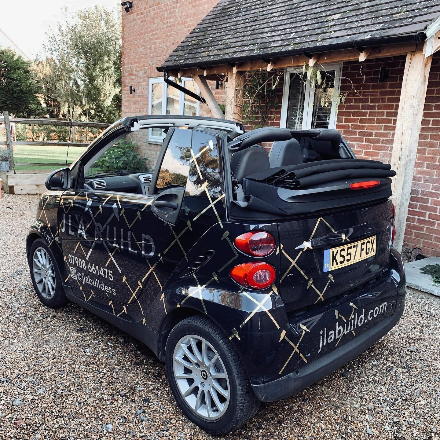 So much fun taking this little bug out this weekend. Advertisement on wheels. Great  little motor! 

#builder #berkshirebuilder #maidenheadbuilder #carpentry #construction #berkshireconstruction #jlabuild #homerenovation #joinery