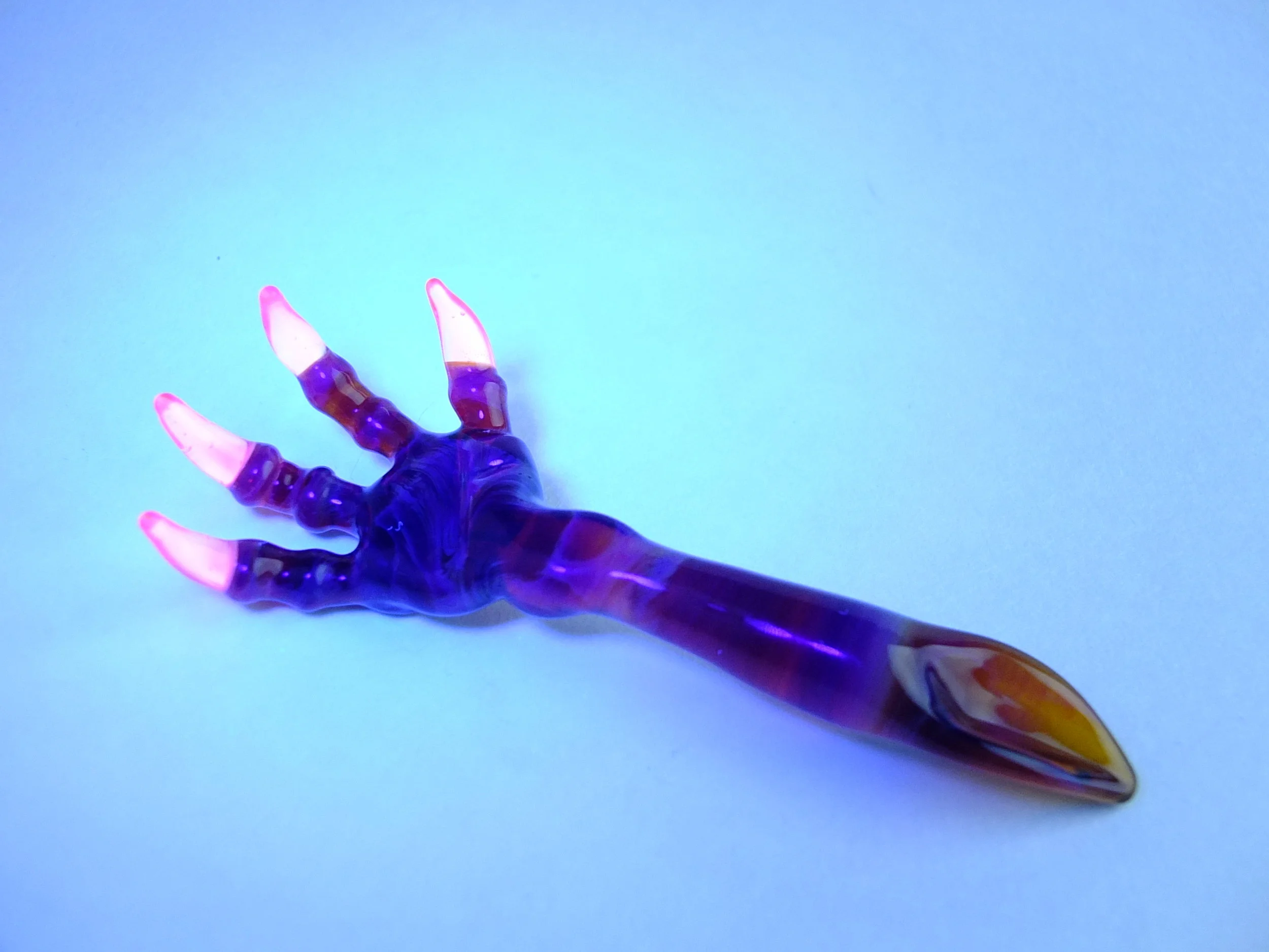 Dragon Hand Scoop UV Claws 2.JPG