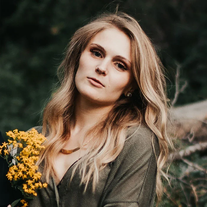 Contact-Erin.jpg